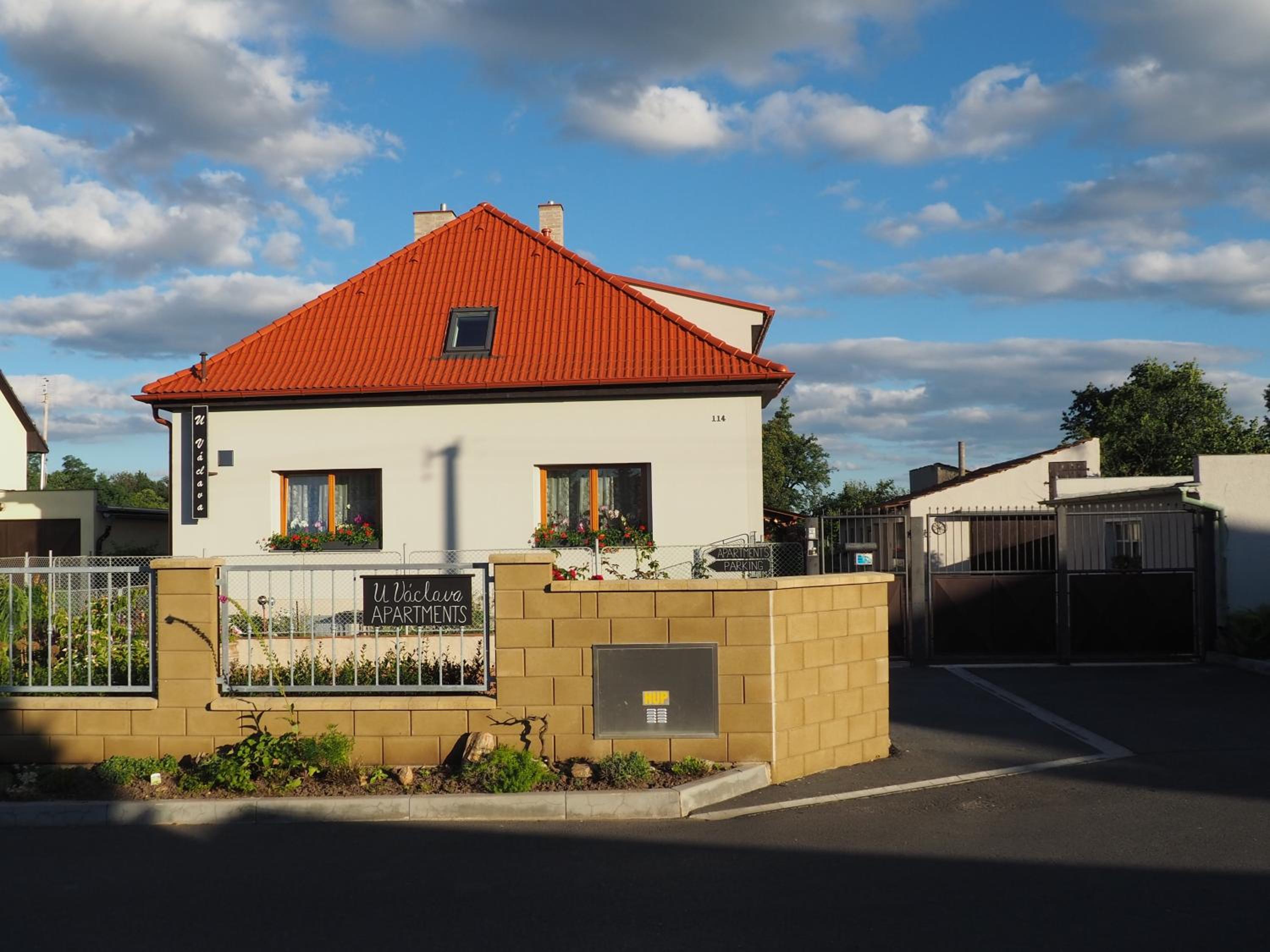 Apartmány U Václava - 7 minut od letiště Václava Havla - parkování zdarma
