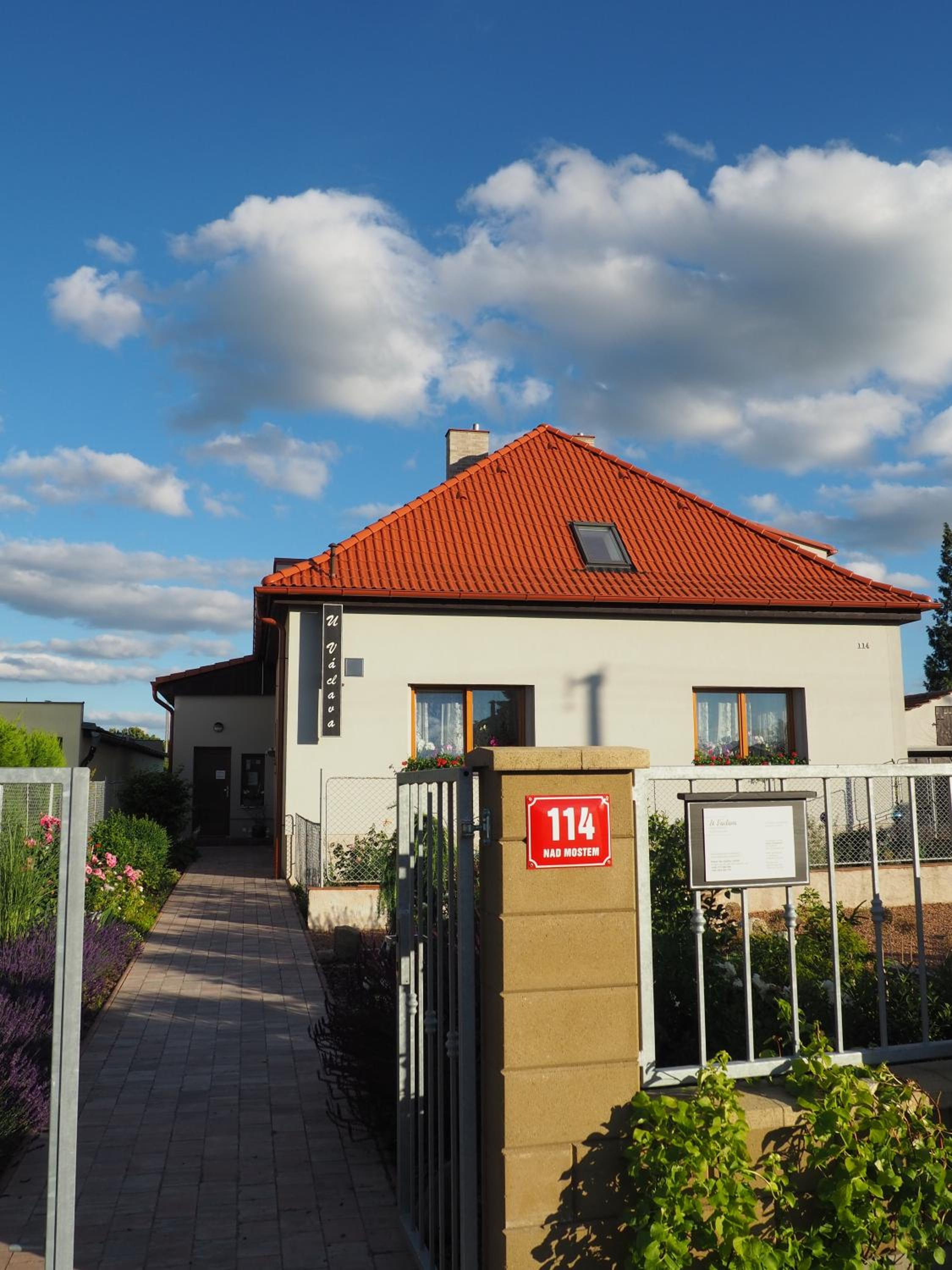 Apartmány U Václava - 7 minut od letiště Václava Havla - parkování zdarma