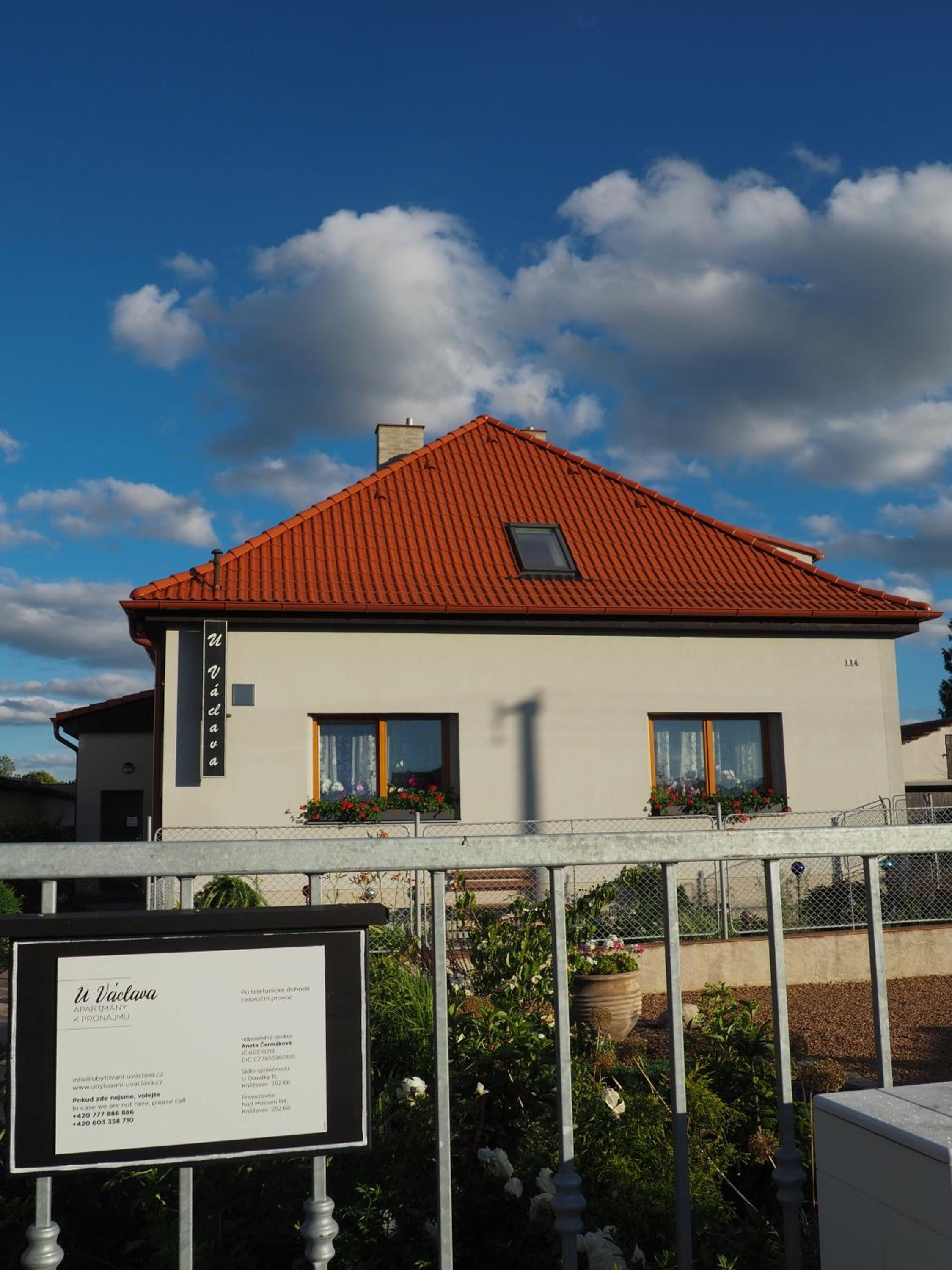 Apartmány U Václava - 7 minut od letiště Václava Havla - parkování zdarma