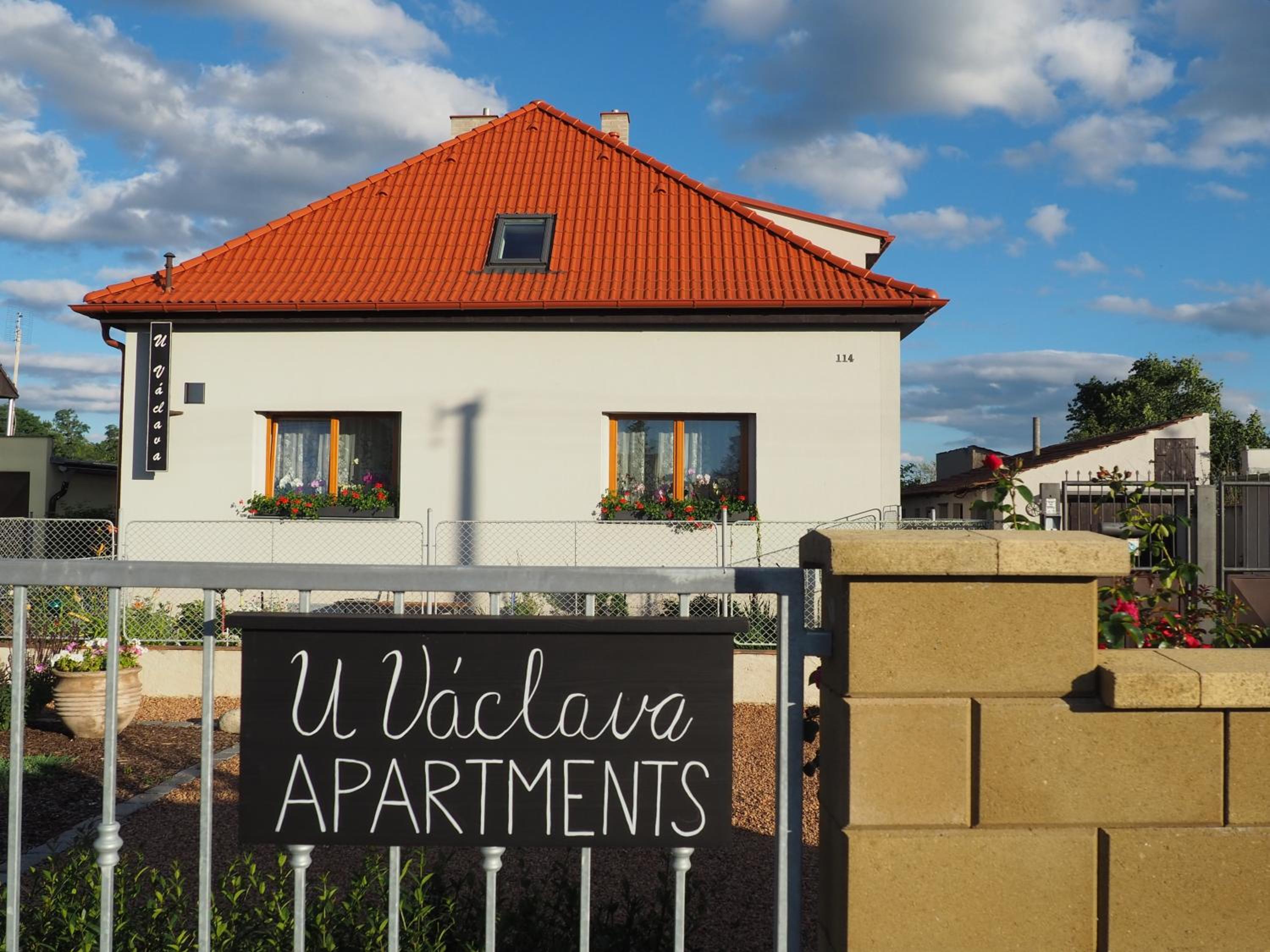 Apartmány U Václava - 7 minut od letiště Václava Havla - parkování zdarma