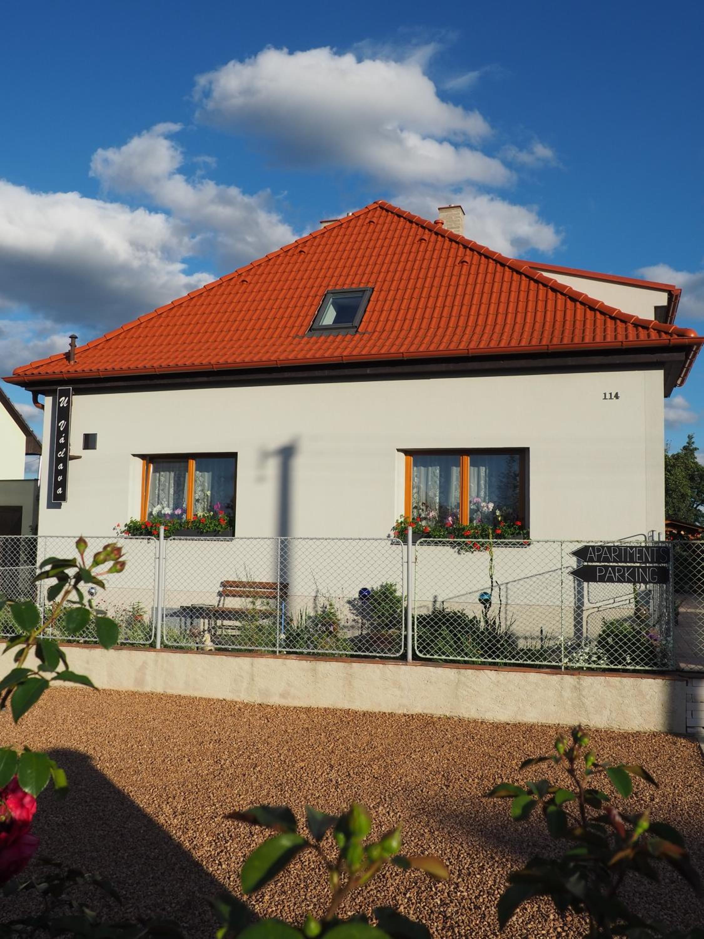 Apartmány U Václava - 7 minut od letiště Václava Havla - parkování zdarma