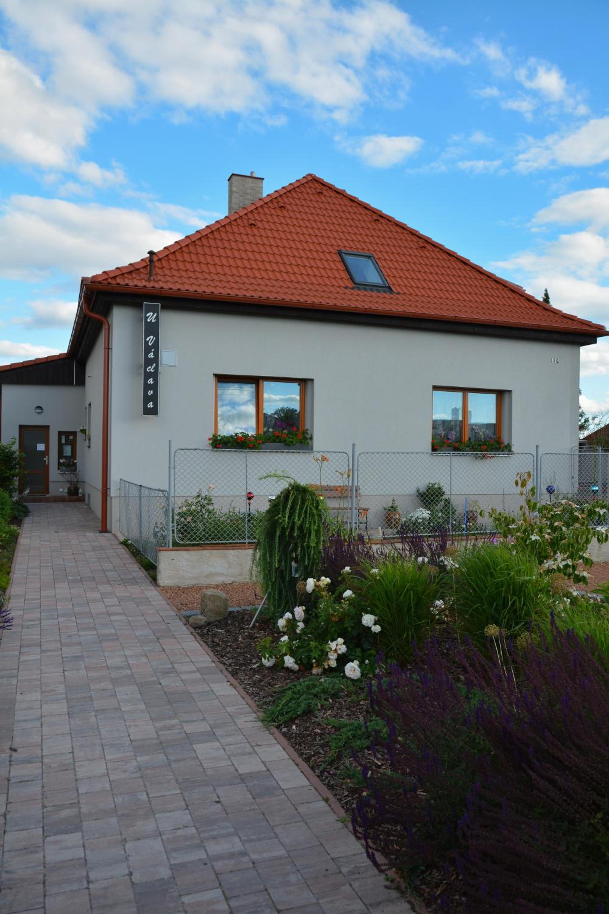 Apartmány U Václava - 7 minut od letiště Václava Havla - parkování zdarma