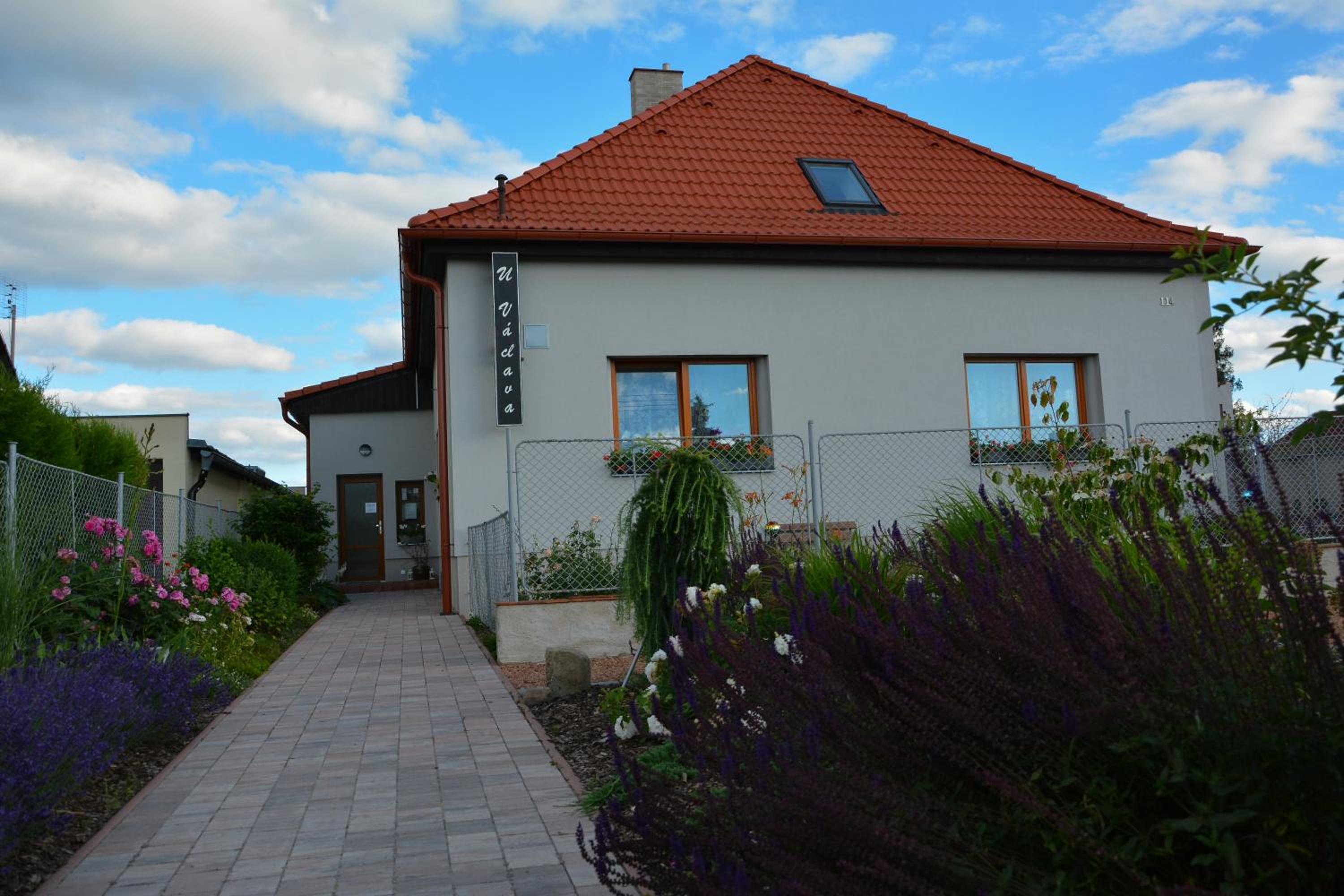 Apartmány U Václava - 7 minut od letiště Václava Havla - parkování zdarma
