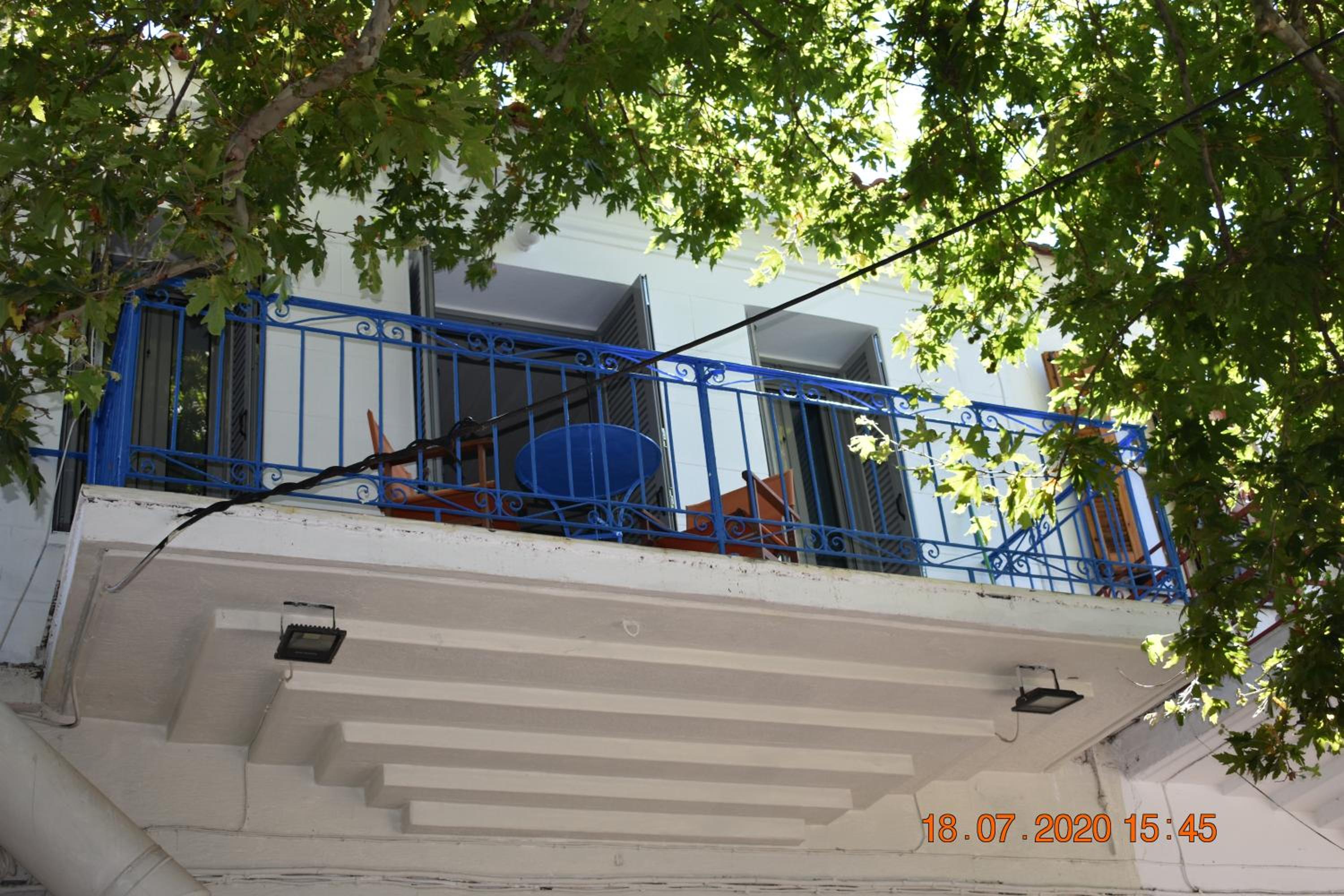 The central house! view 4