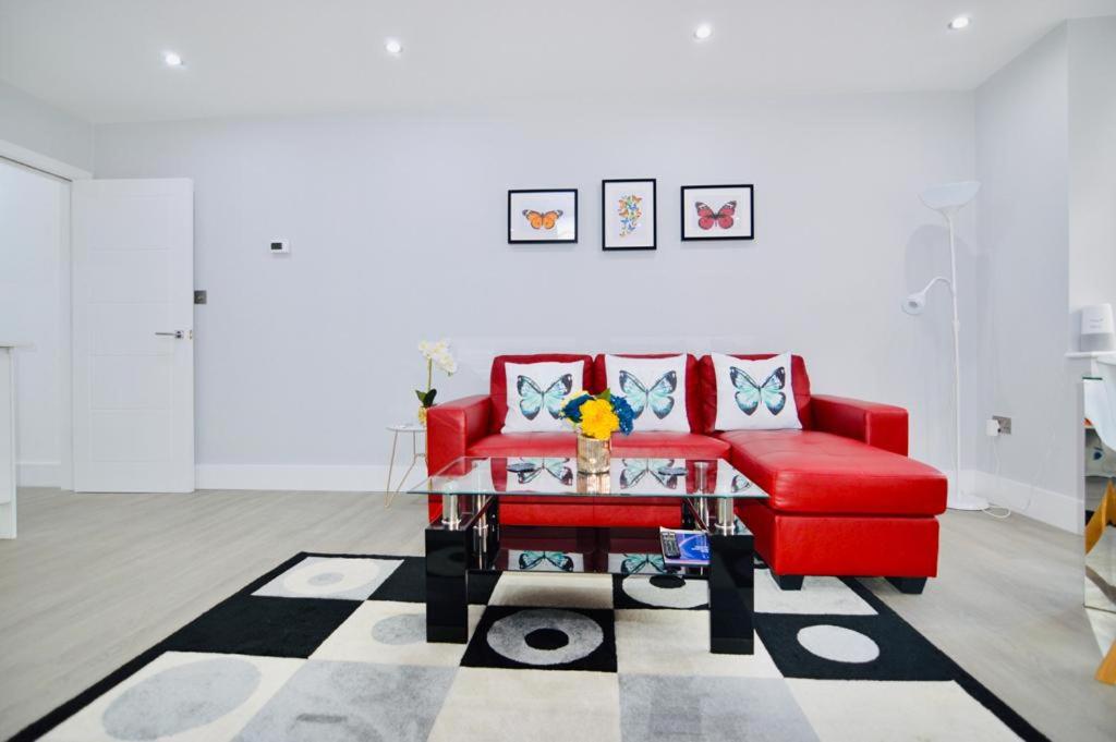 Stylish Central Self contained flat by CozyNest view 5