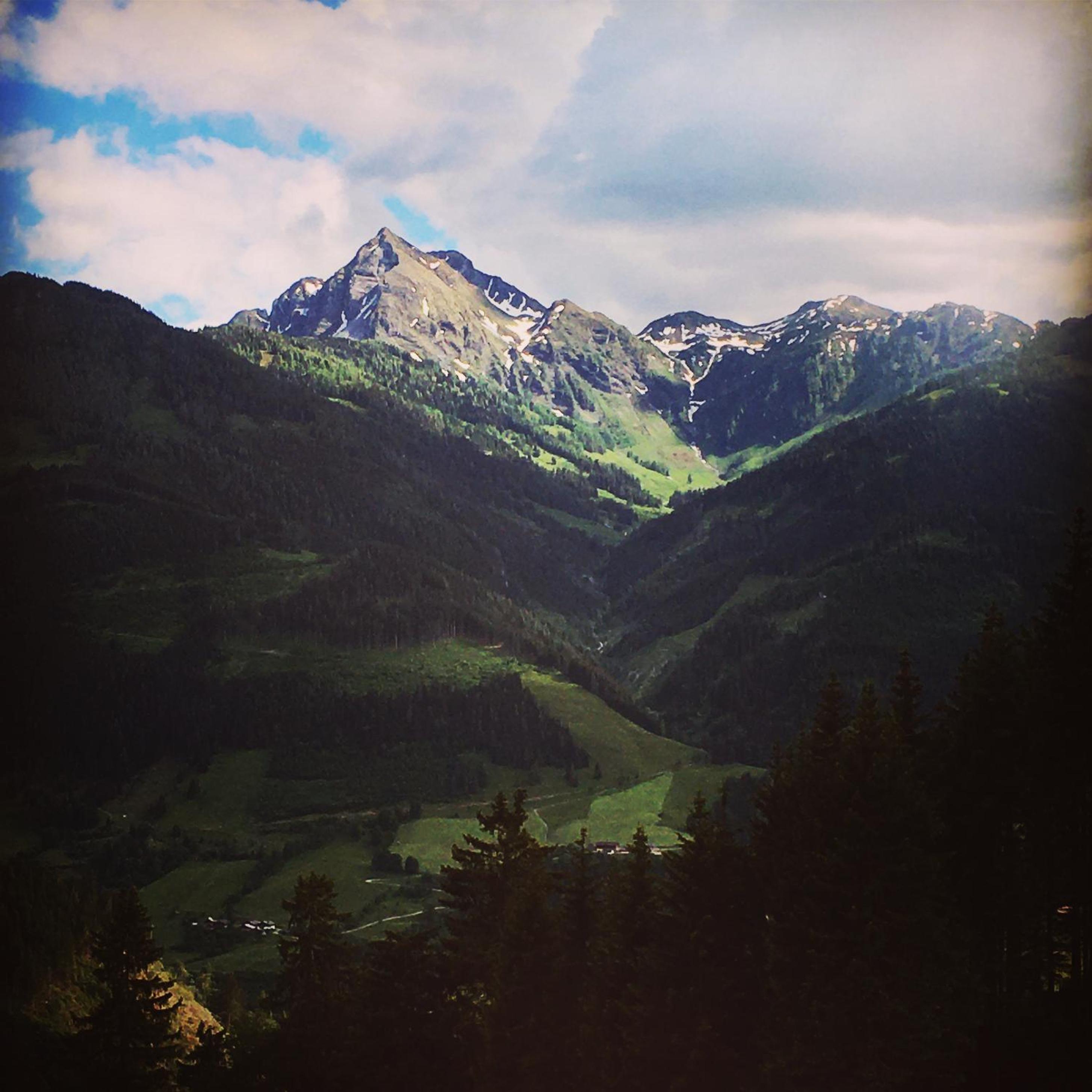 Chalet Franzi - Ruhiges Chalet mit Bergblick, Garten und gratis Eintritt ins Solarbad