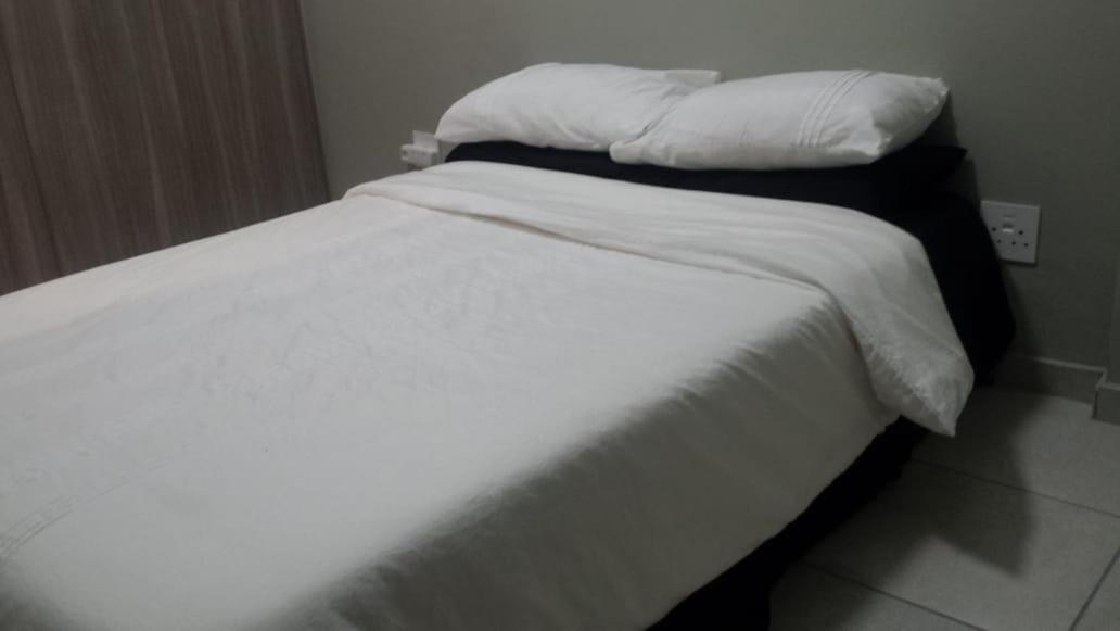 One Perfect Stay Median Rosebank
