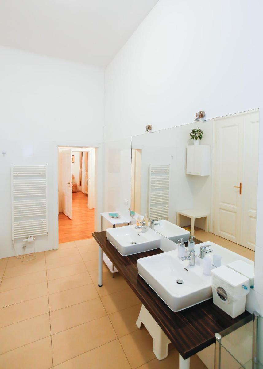 Apartments Opera