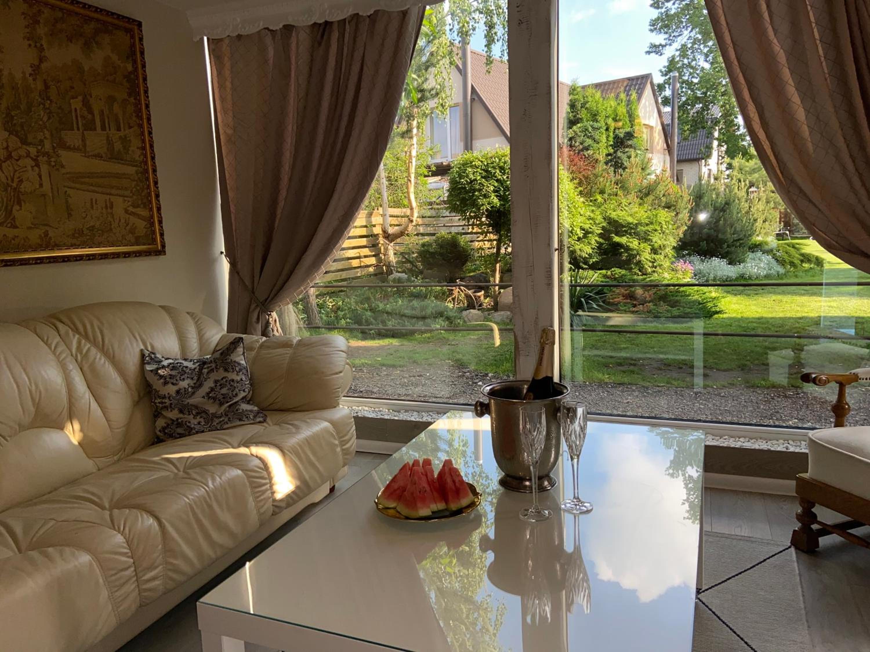 Cosy and peaceful apartment view 5