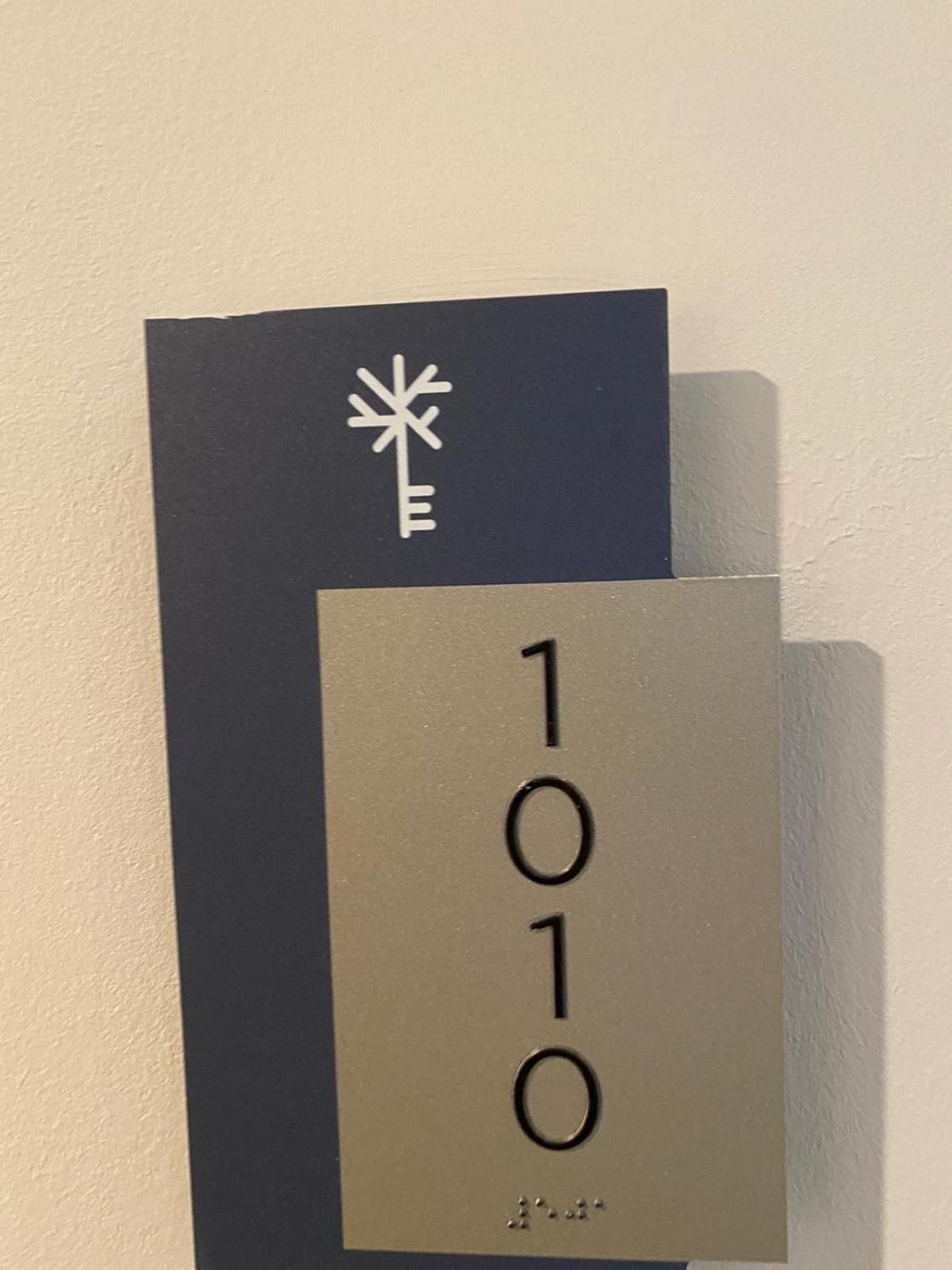 5350 Park inn Suite