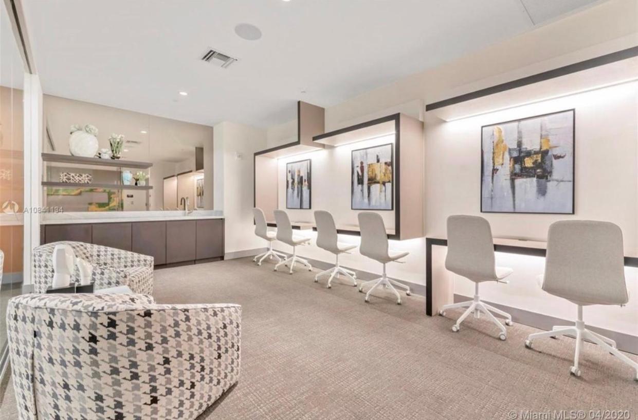 5350 Park inn Suite
