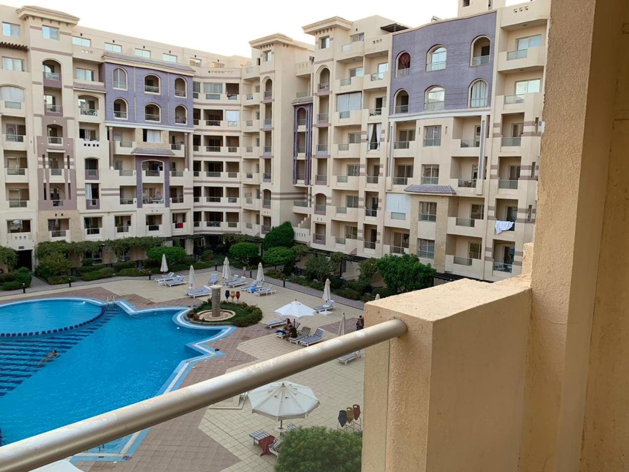 Florenza Khamsin 1 bedroom apartment with swimming pool view view 3