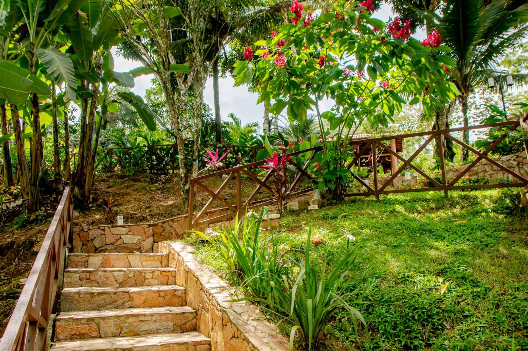 HOTEL CANTINHO DAS FLORES