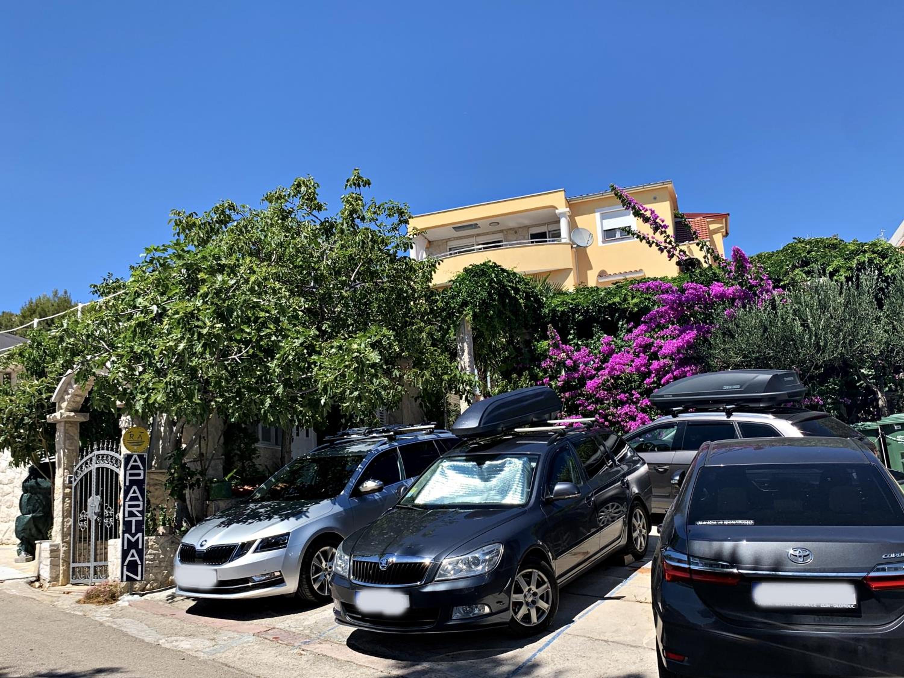 Apartments Villa RA view 3