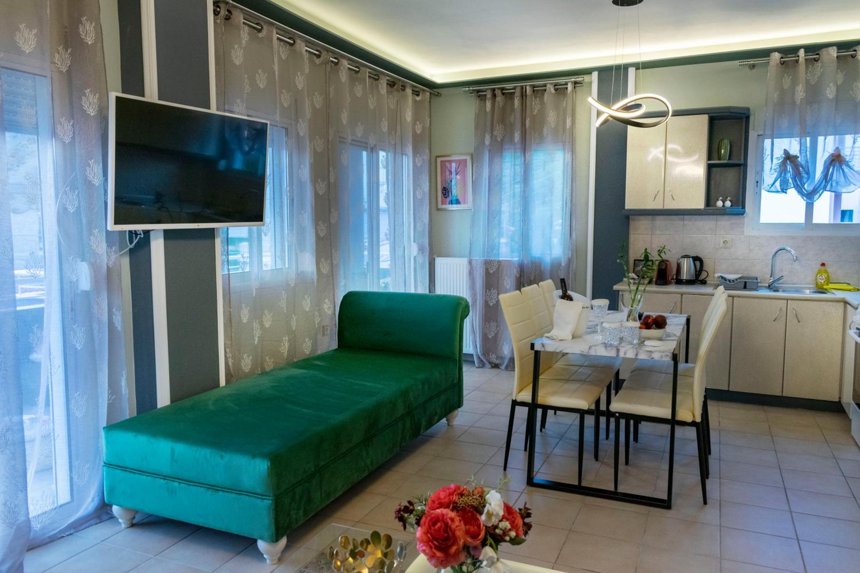 Family Inn Apartments&suites view 4