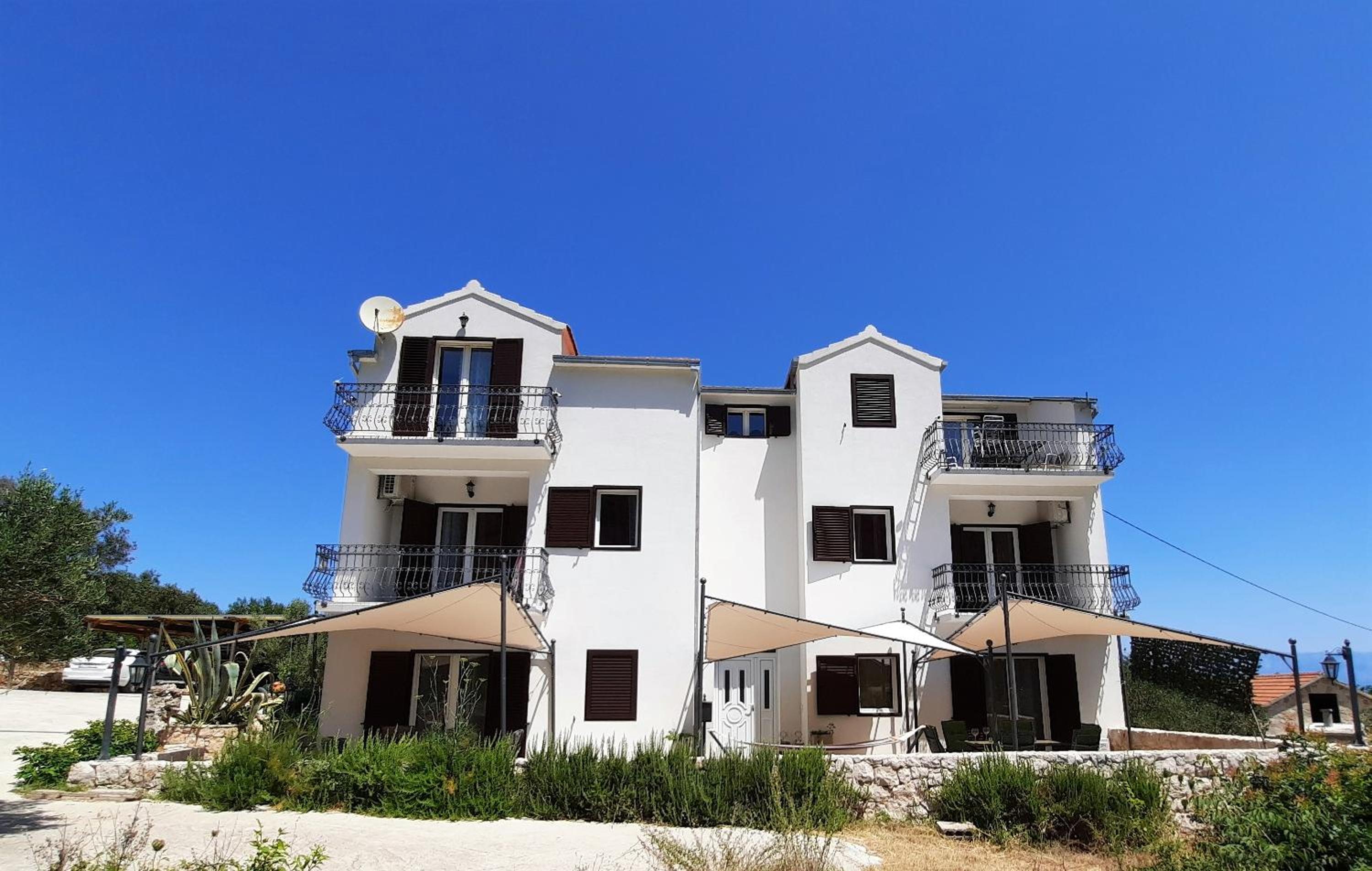 Apartments Pitve