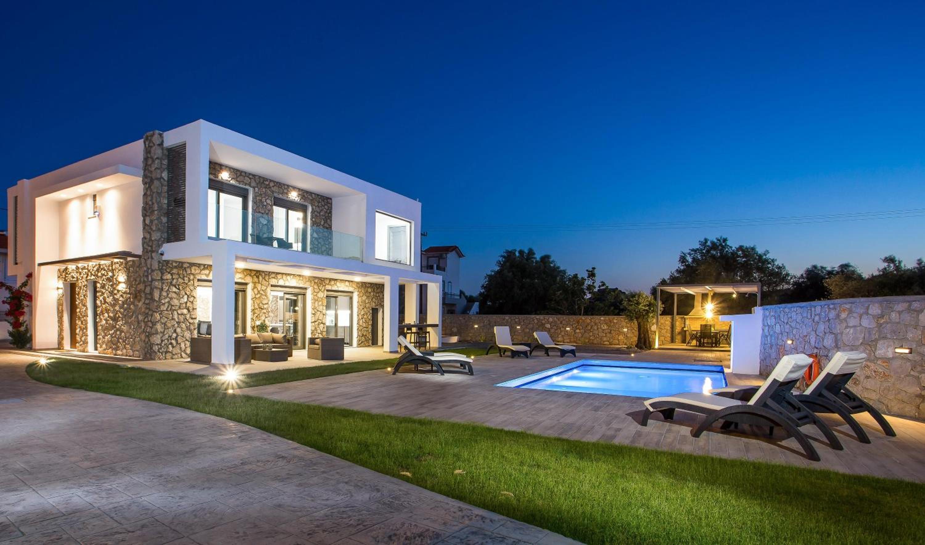 Hotel Kastalys Villa - Image 1