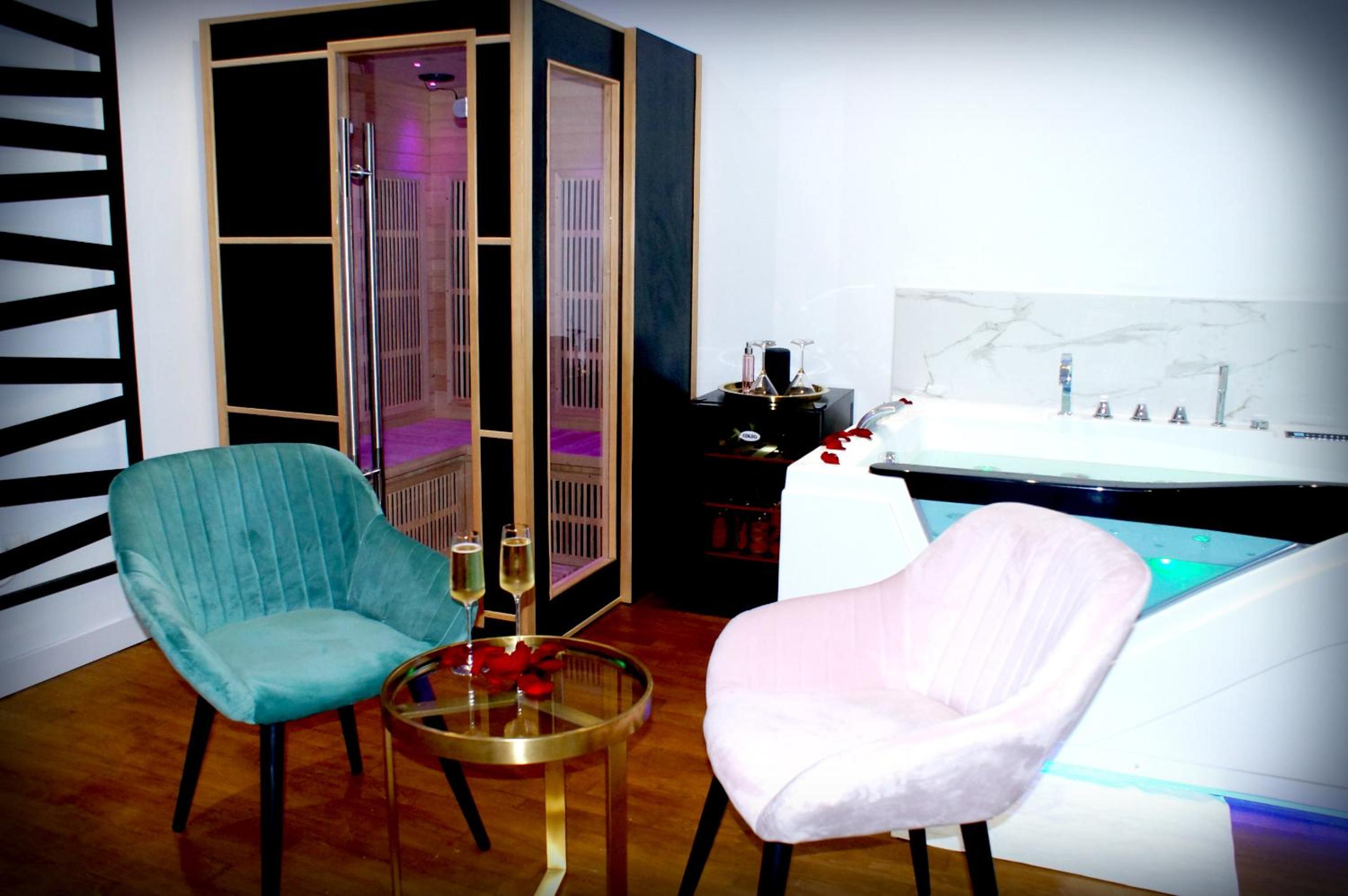 Le Vénus - Appartement SPA Privatif Balnéo Sauna view 3