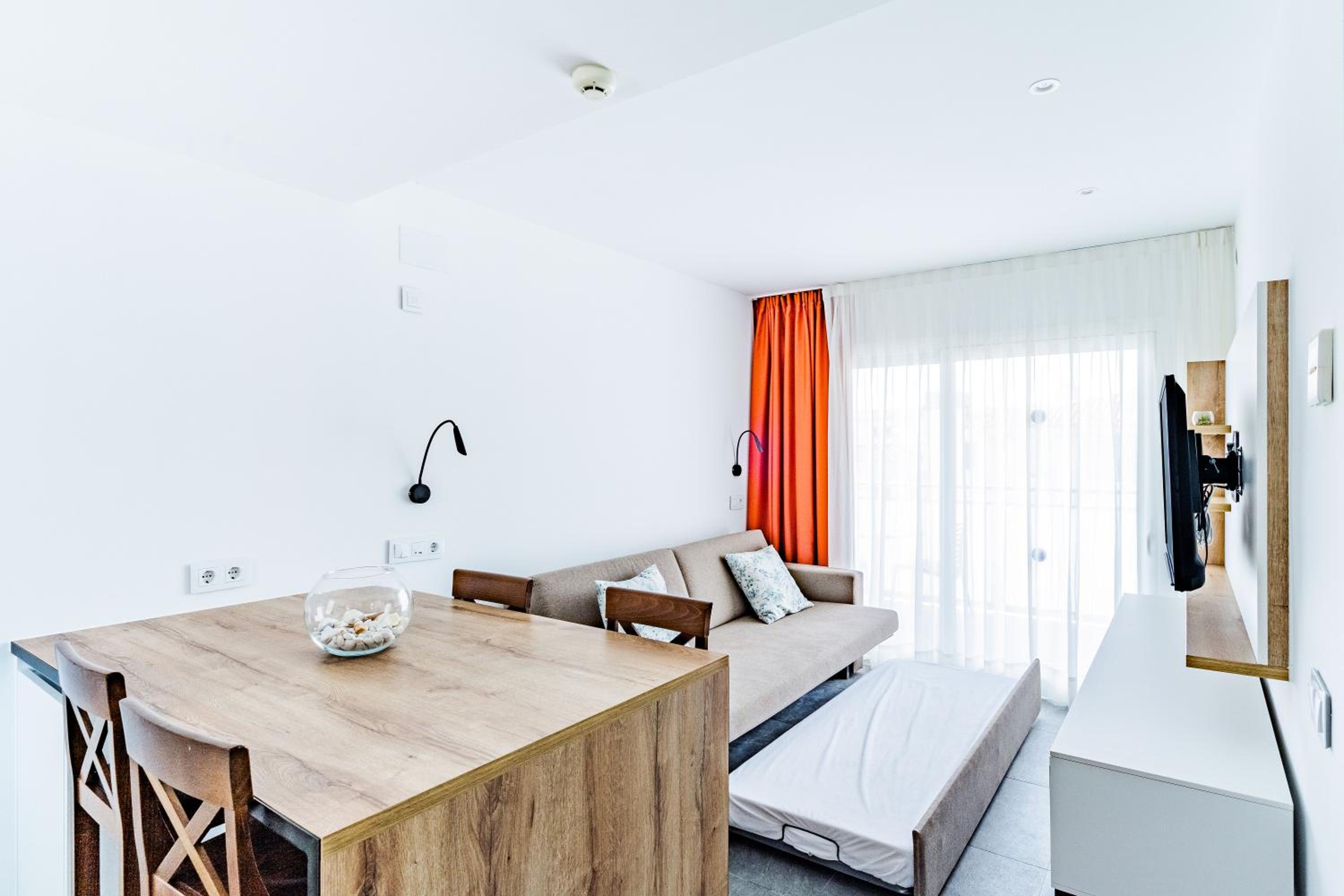 Apartamentos Sunway Apollo en Sitges — hotel room