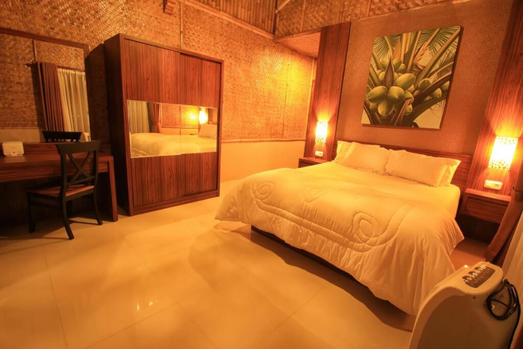 Family Only Pool & Mountain View Modern Bamboo Villa - De Reiz Ethnic Syariah view 5