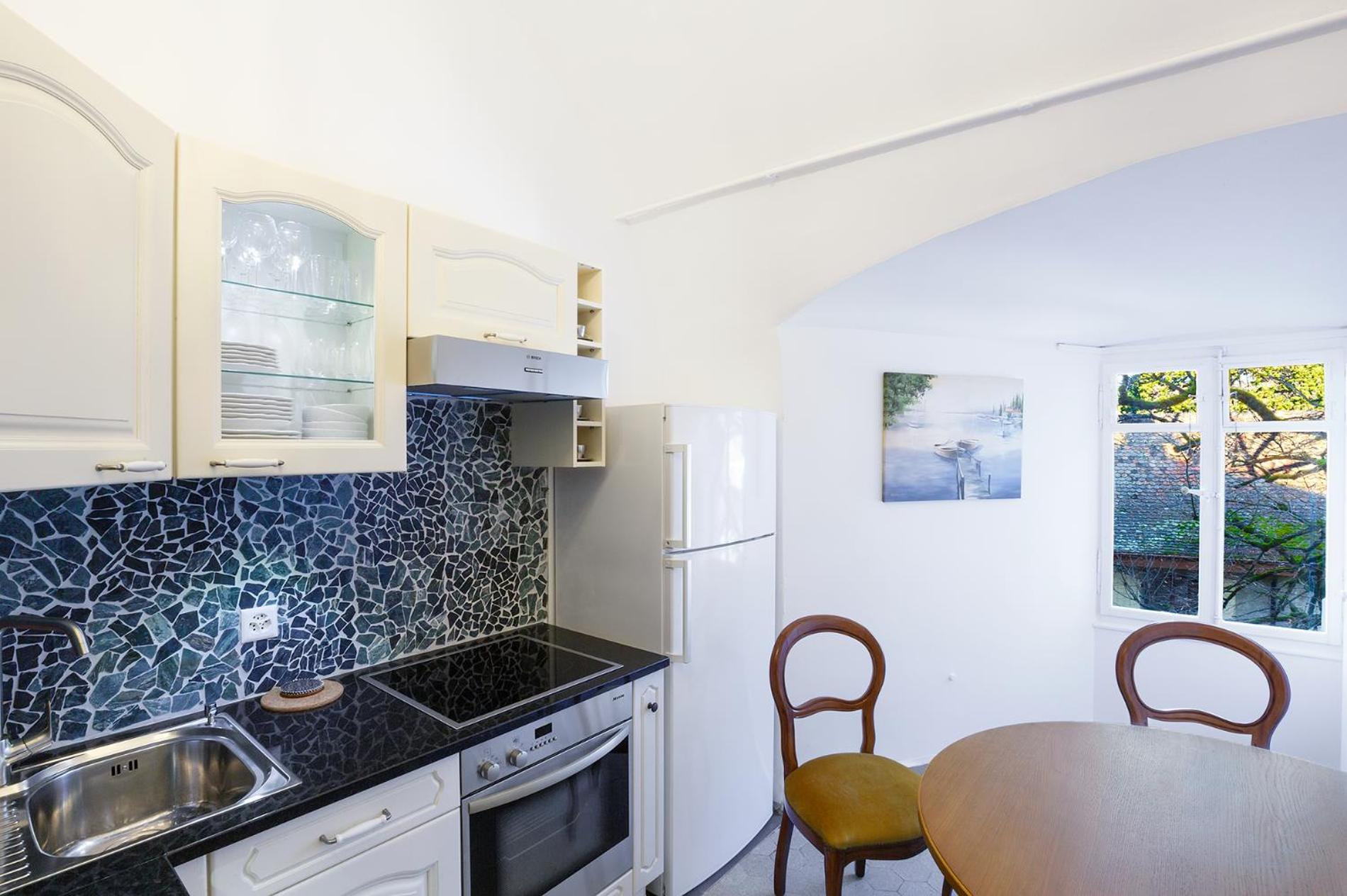Antique apartment in the XV century Castle view 3