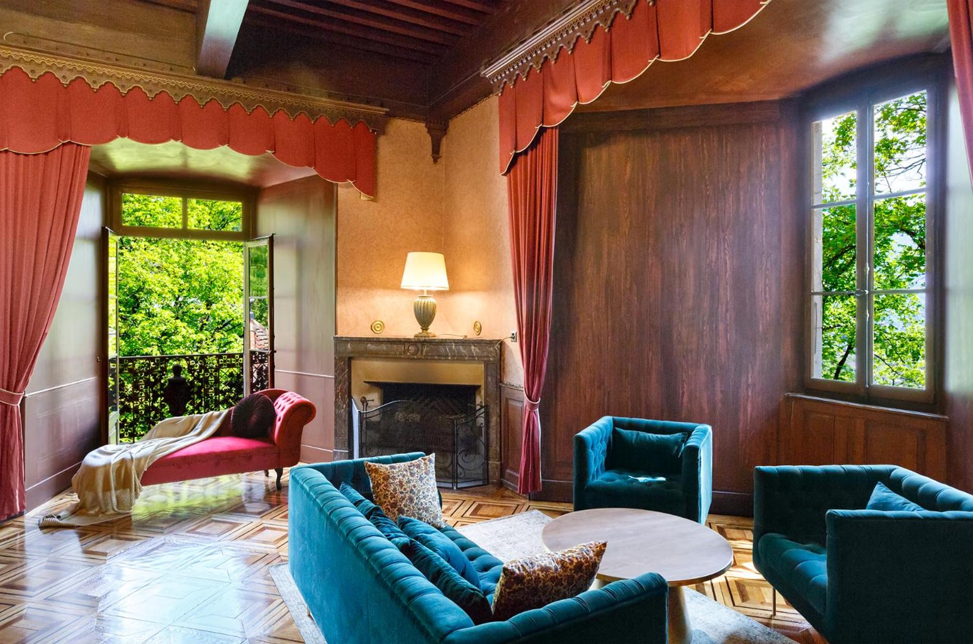 Antique apartment in the XV century Castle view 5