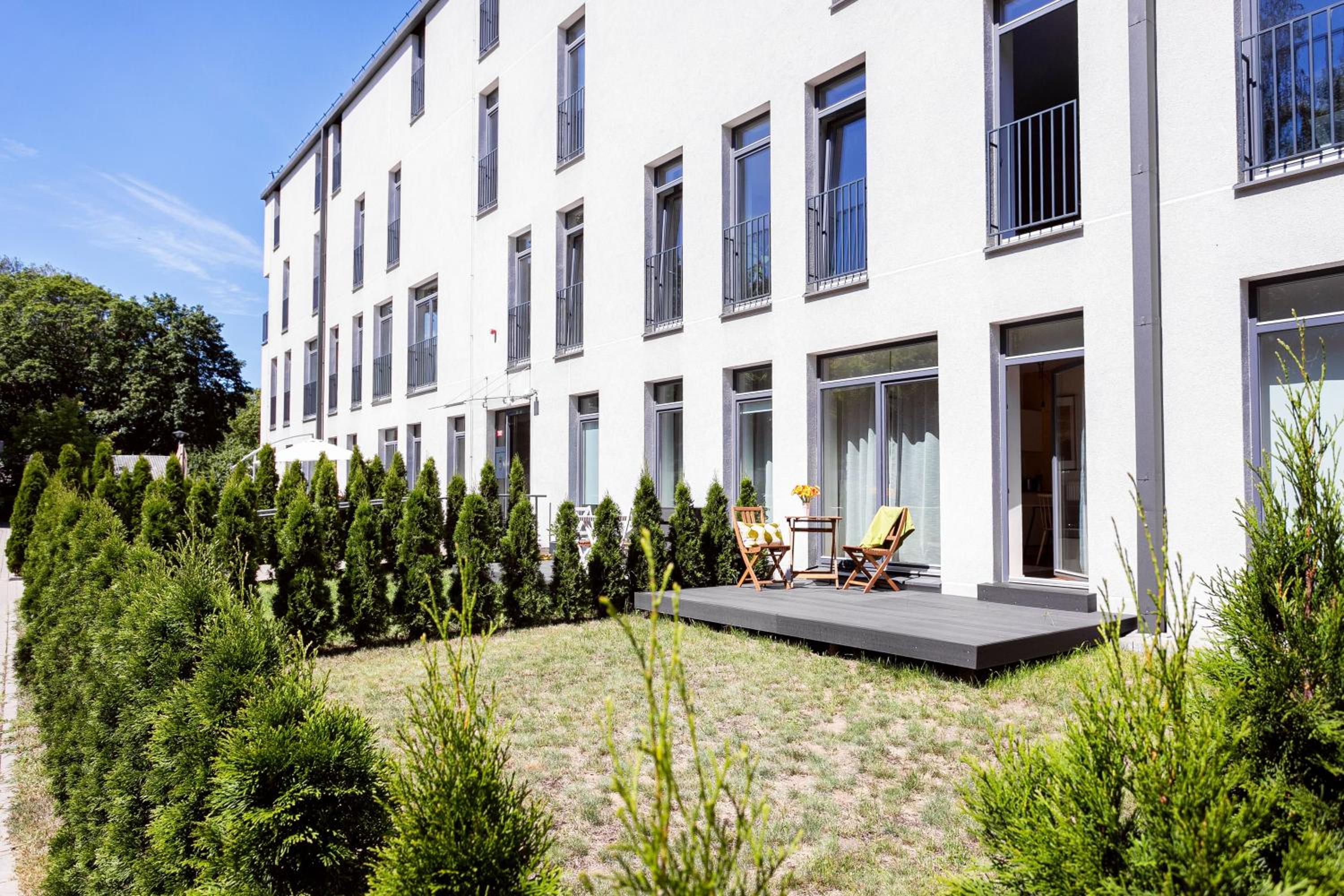 #stayhere - Modern Designer 1BDR Apartment in Artistic District view 5