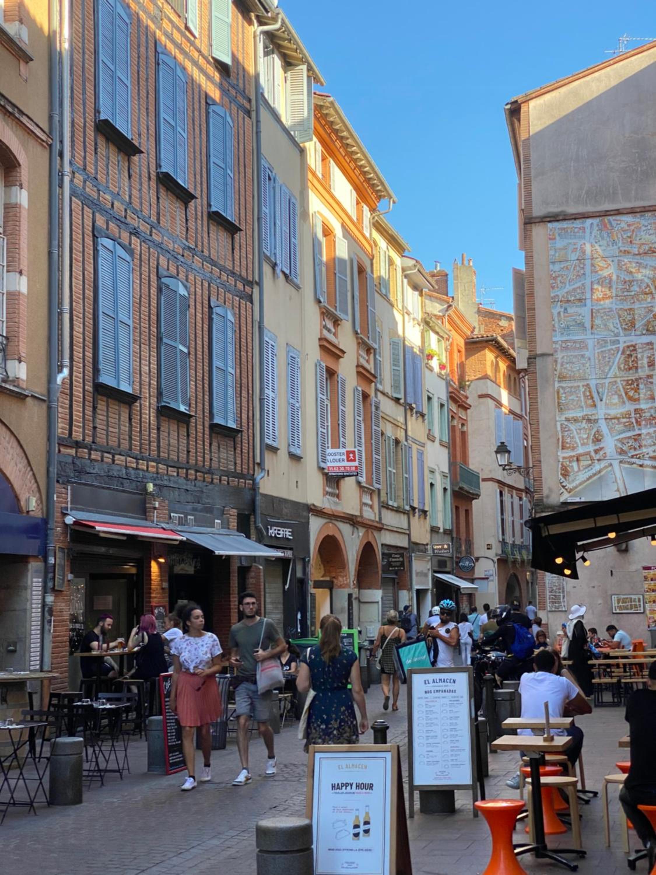 Meublé classé Carmes , entrée autonome, wifi, climatisé, petit parking privé