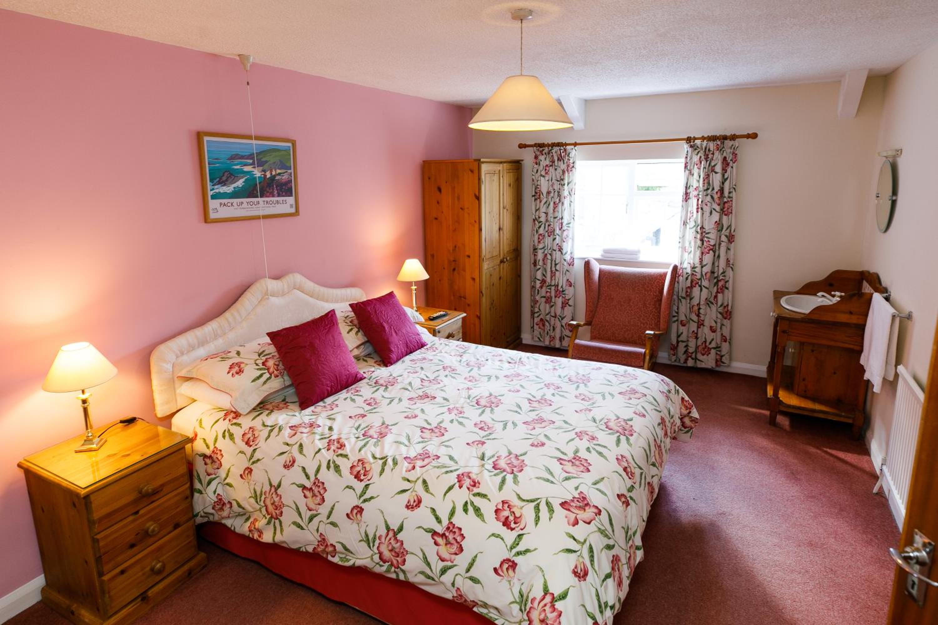 Elm Grove Mews 2 Cottage view 4