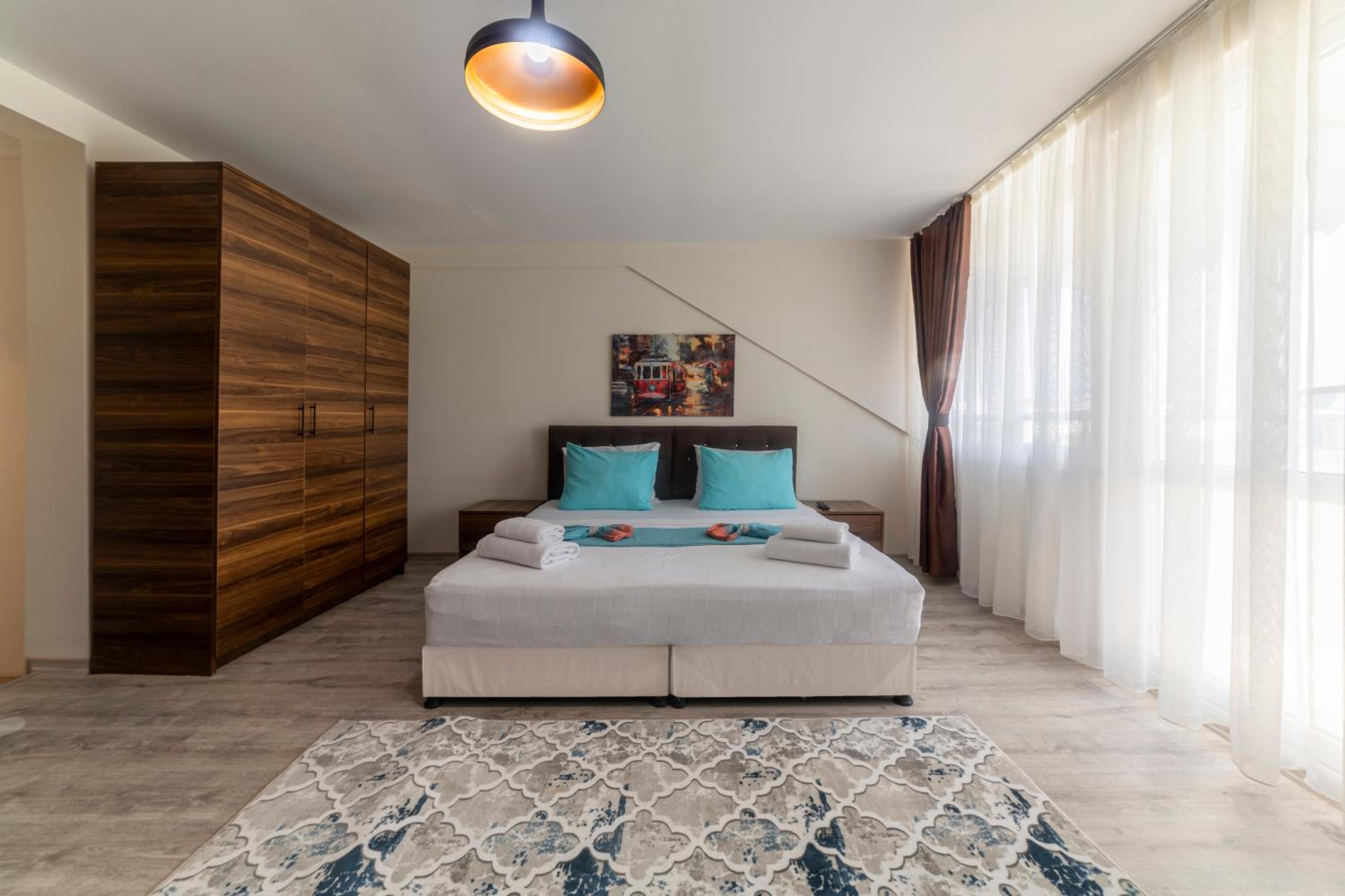 TEMA LARA APART