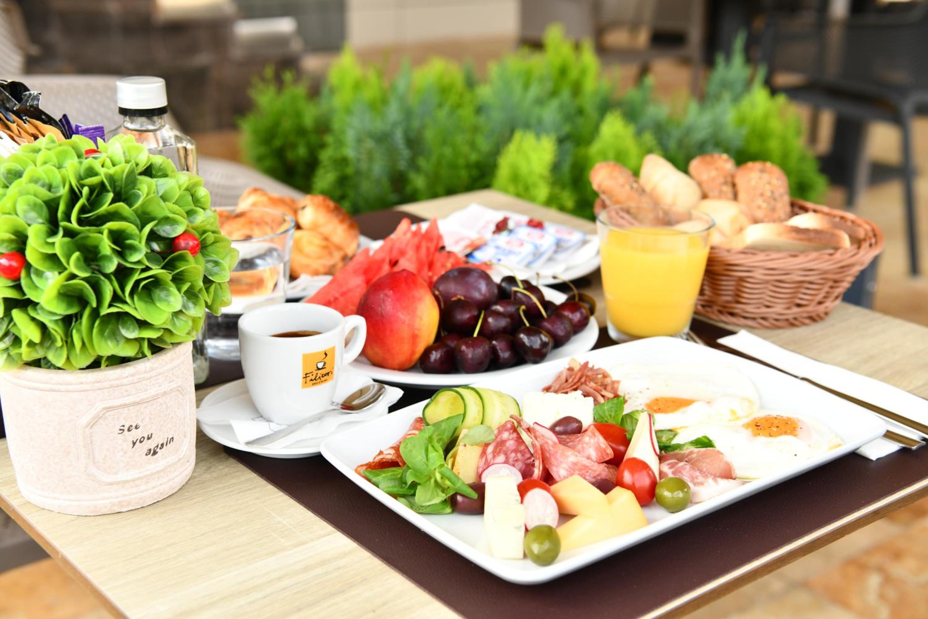 breakfast buffet