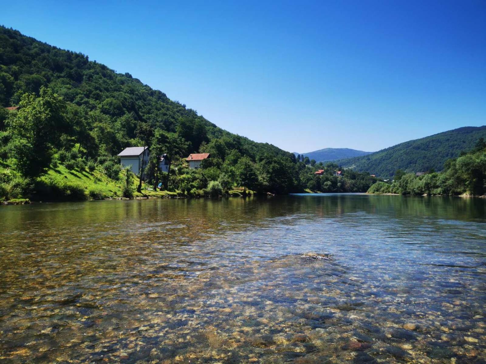 Vikendica pored Drine Foča