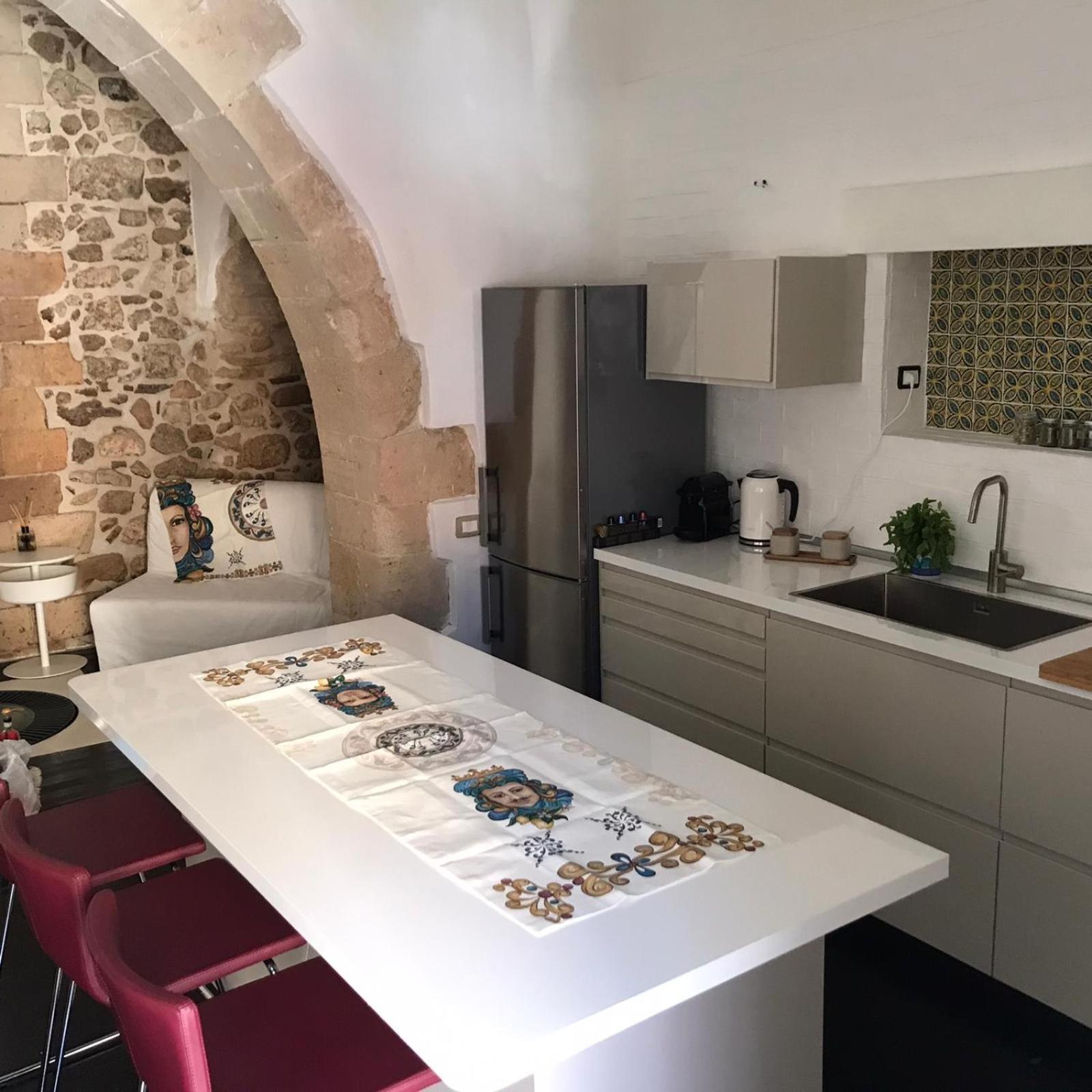 Le cinque pietre en Siracusa — kitchen