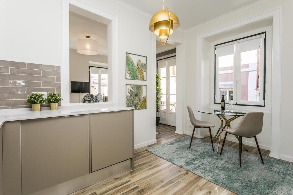 N2 Lisbon Center Romance Apartment view 4