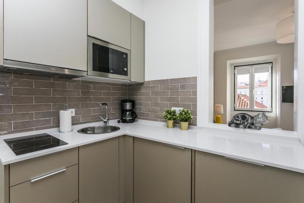 N2 Lisbon Center Romance Apartment view 5