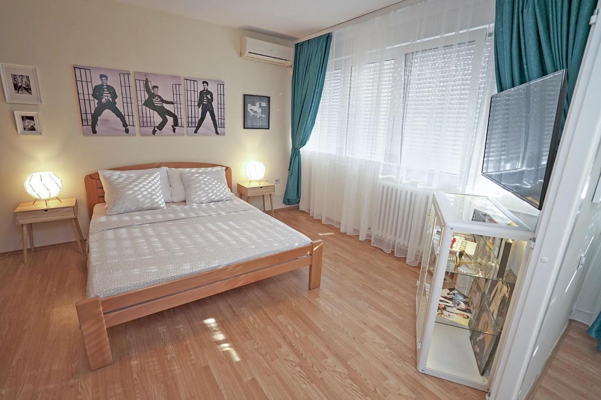 Apartment Elvis view 4