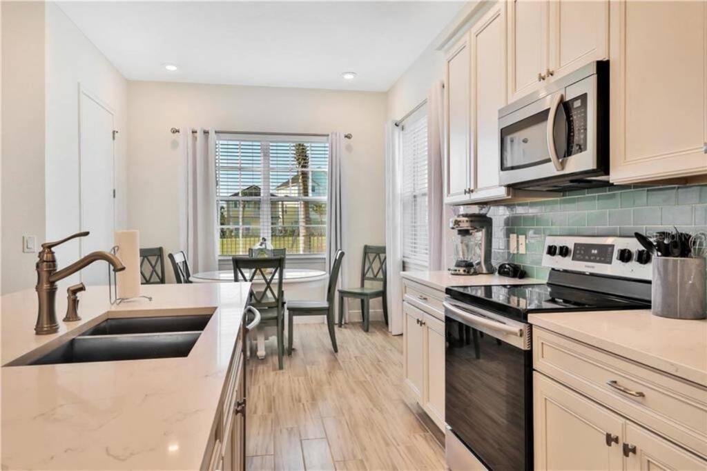 Vista Lago Margaritaville ,Orlando ,Private pool and Hottub ,Best price guaranteed