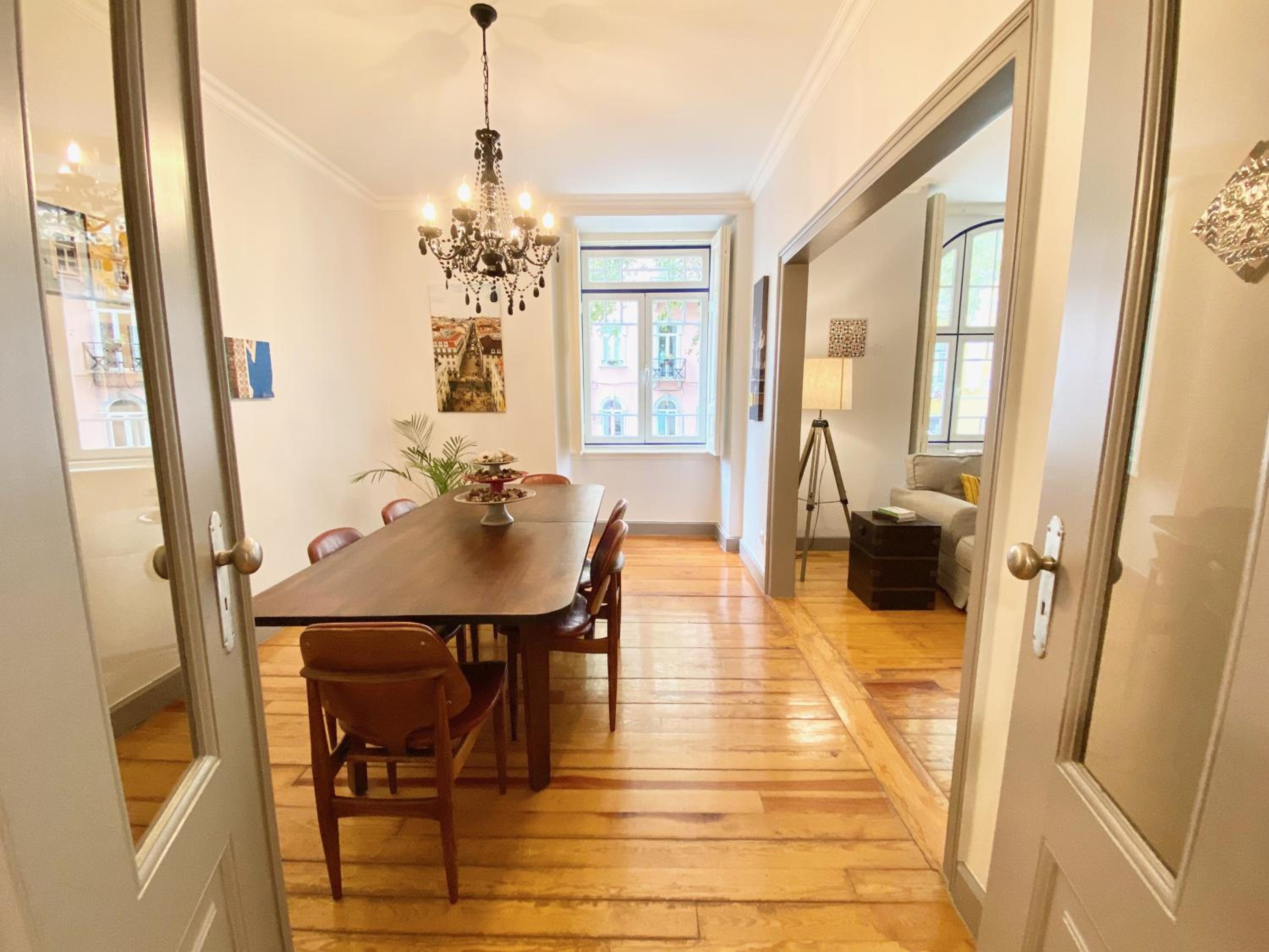 Luxury Vintage apartment by MyPlaceForYou, at the city centre next to Marquês de Pombal view 4