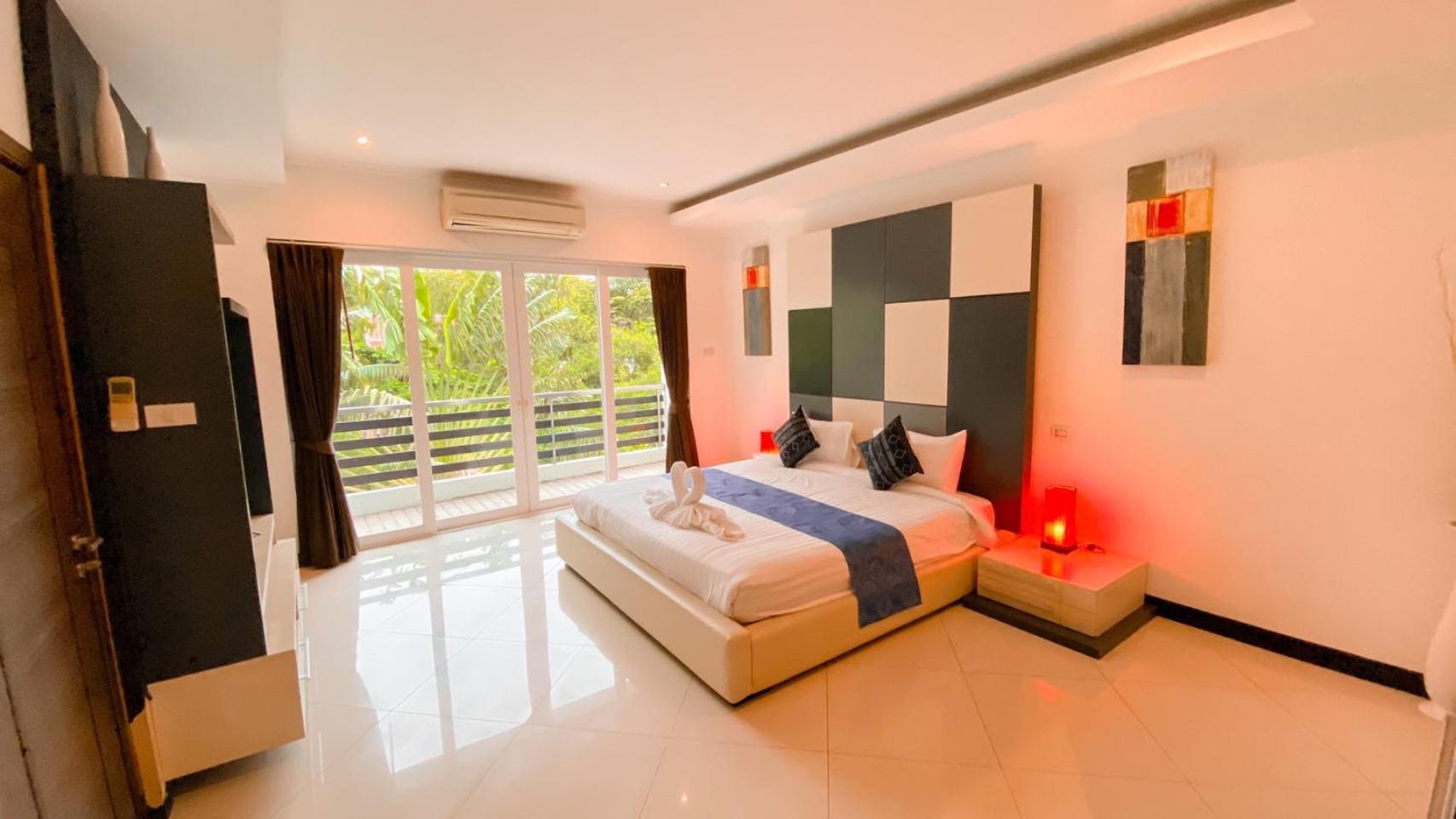 Hidden Palm Pool Villas