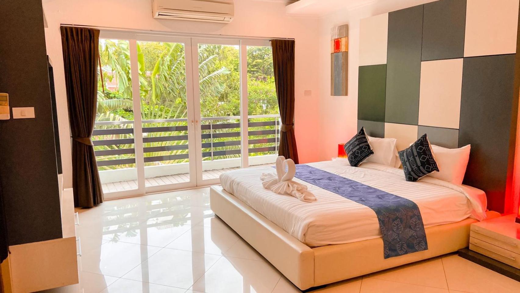 Hidden Palm Pool Villas