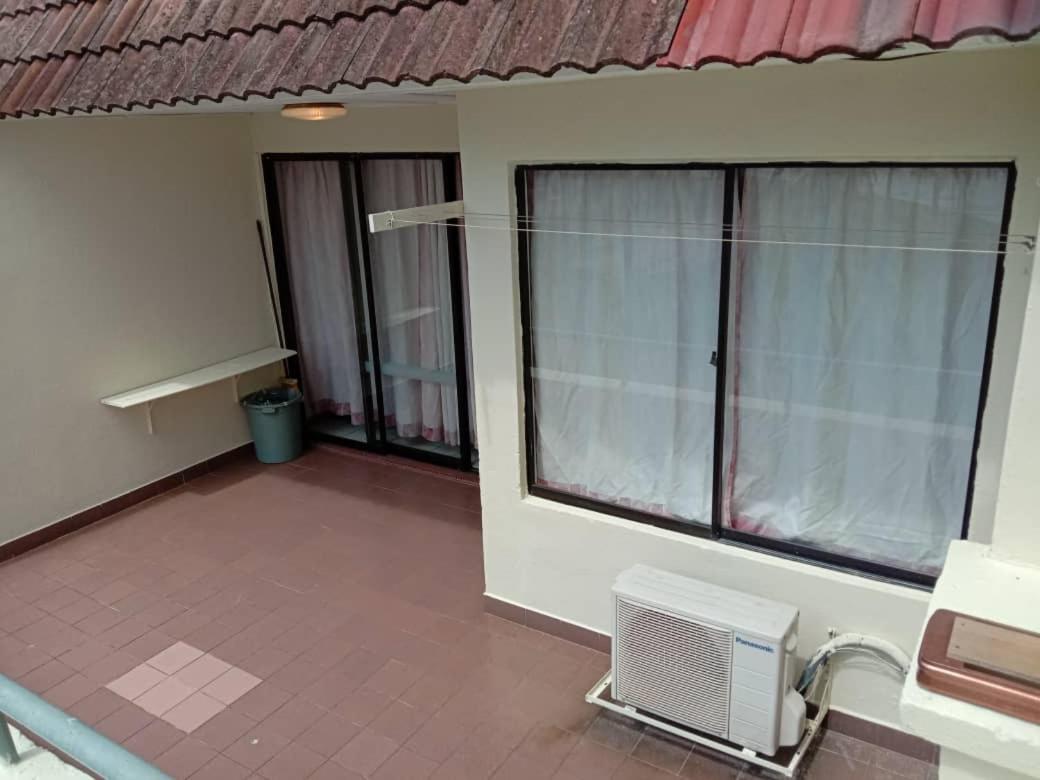 Paradise Lagoon apartment photo 5