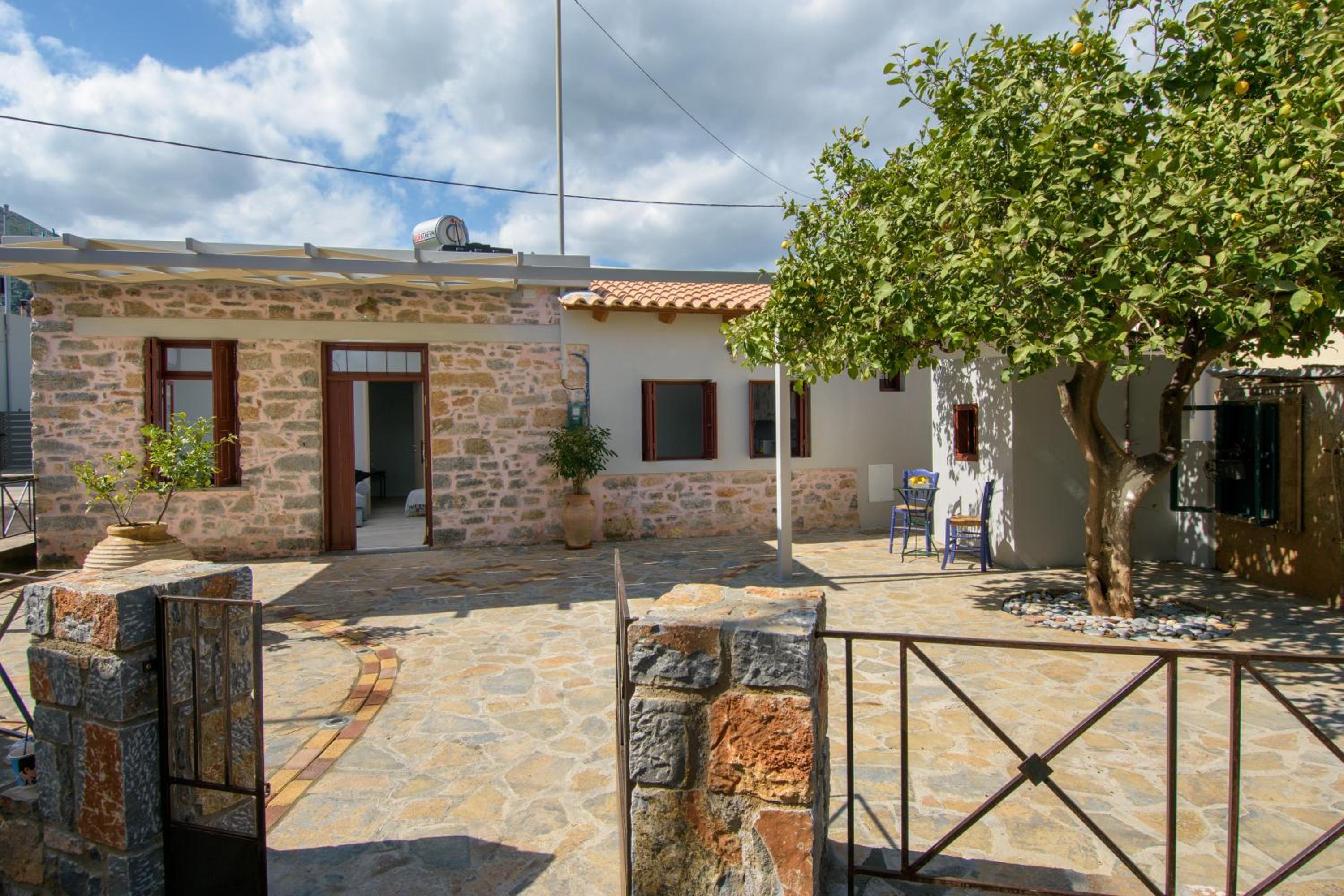 Pavlakis Lemon-Tree House photo 3