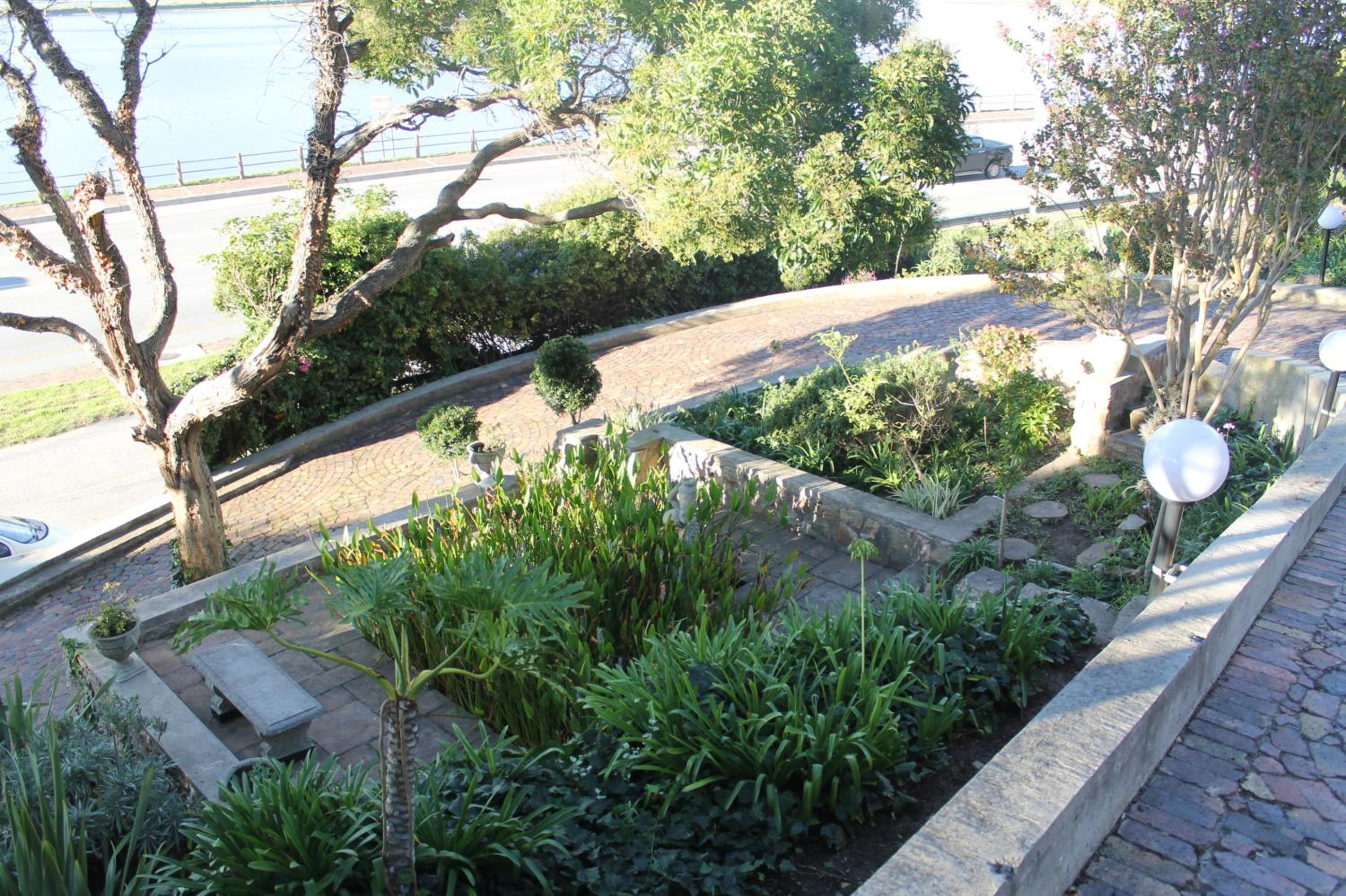 Phoenix Lodge and Waterside Accommodation