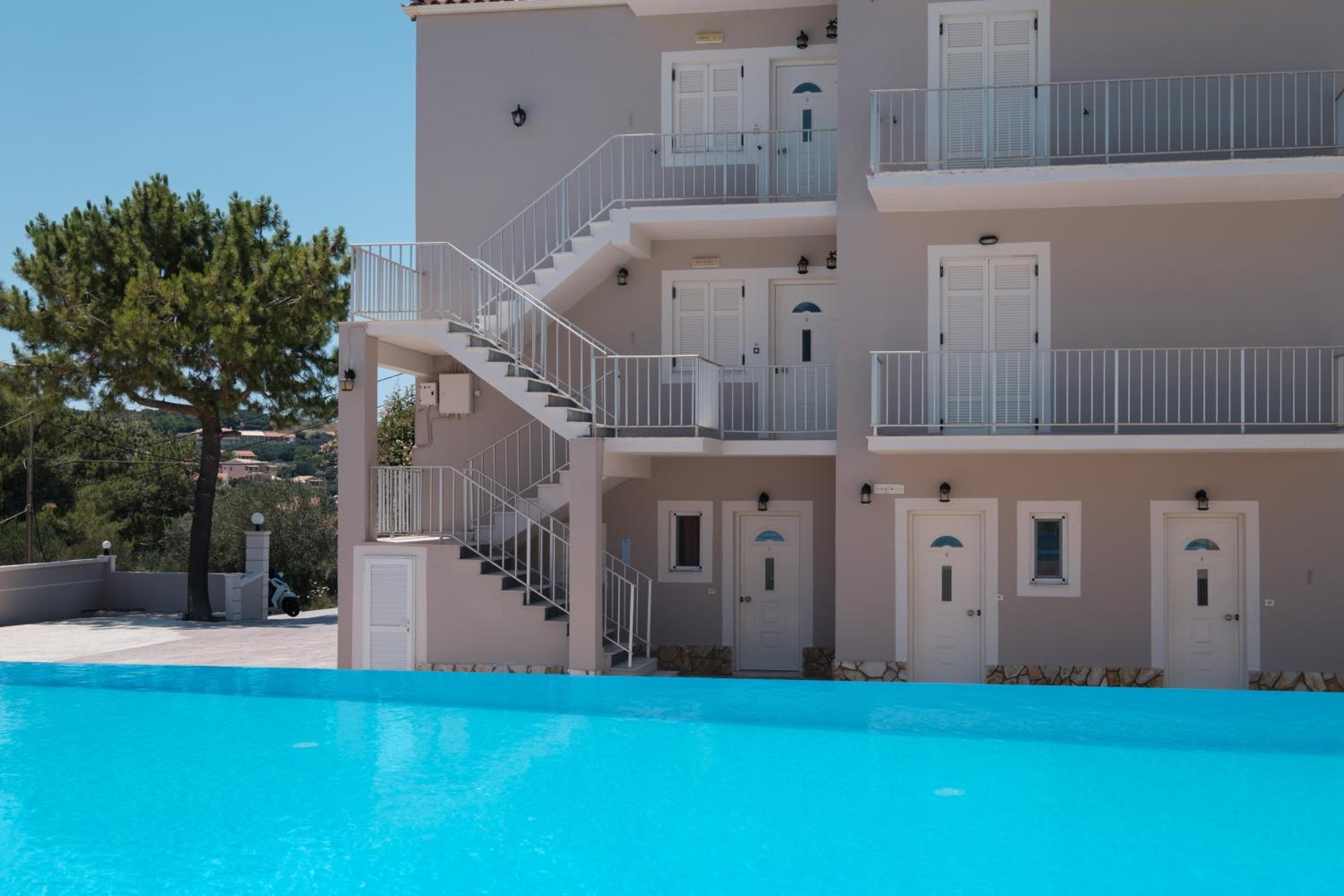 Kouros Apartments & Studios By Hotelius view 4