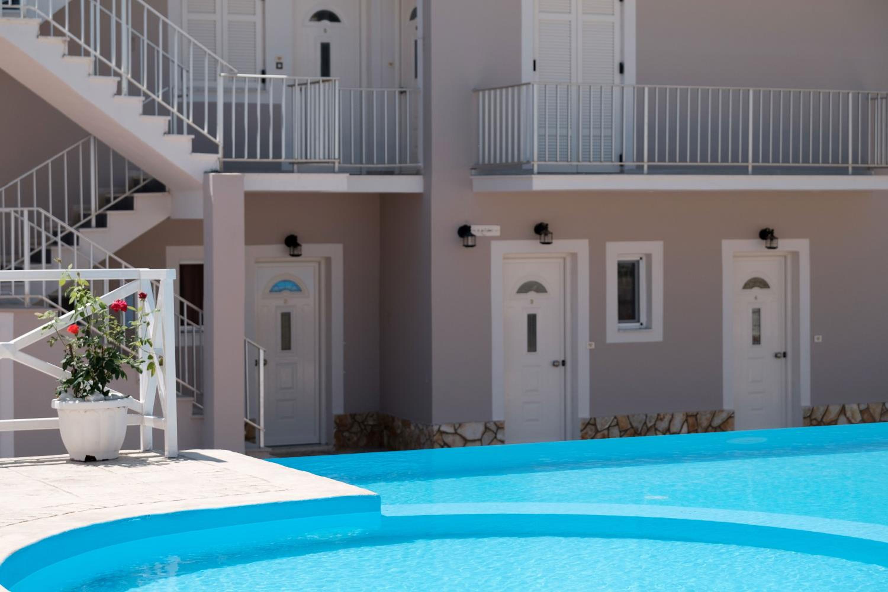 Kouros Apartments & Studios By Hotelius view 5