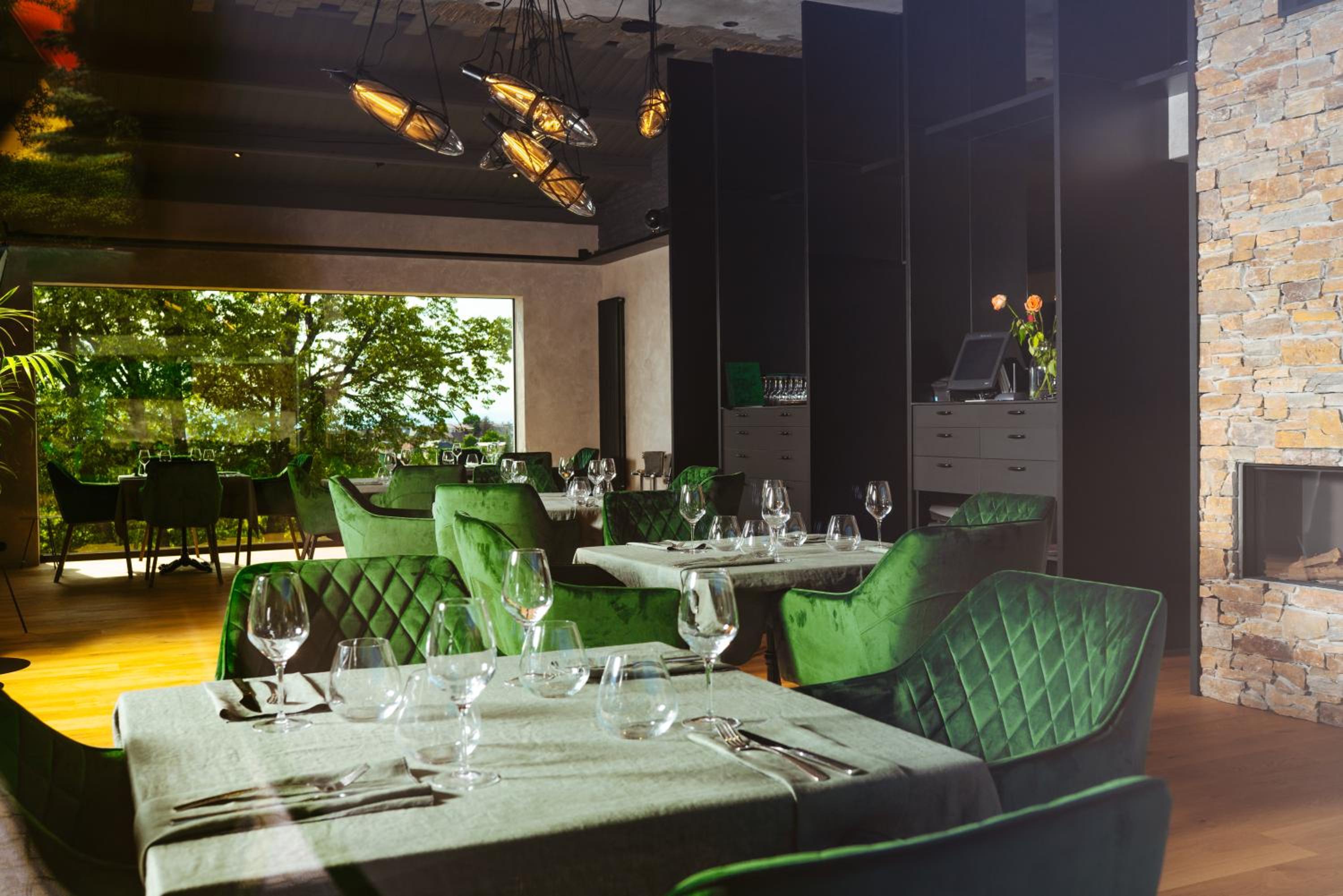 Restaurant & Pension u Hradu