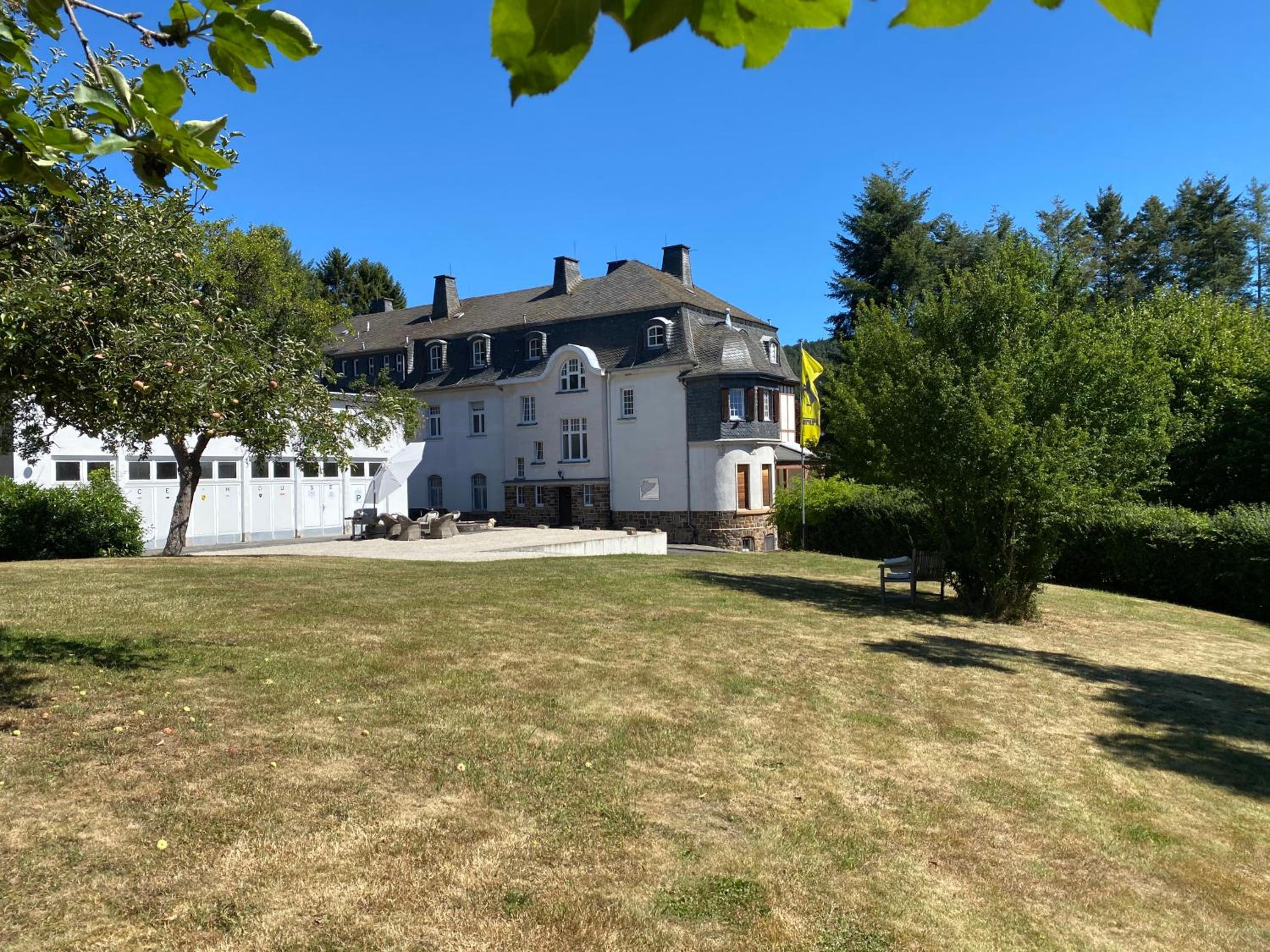 Nurburgring Ferienhaus m. Parkplatz - Klima - Garten und viel Platz - Property Image 17