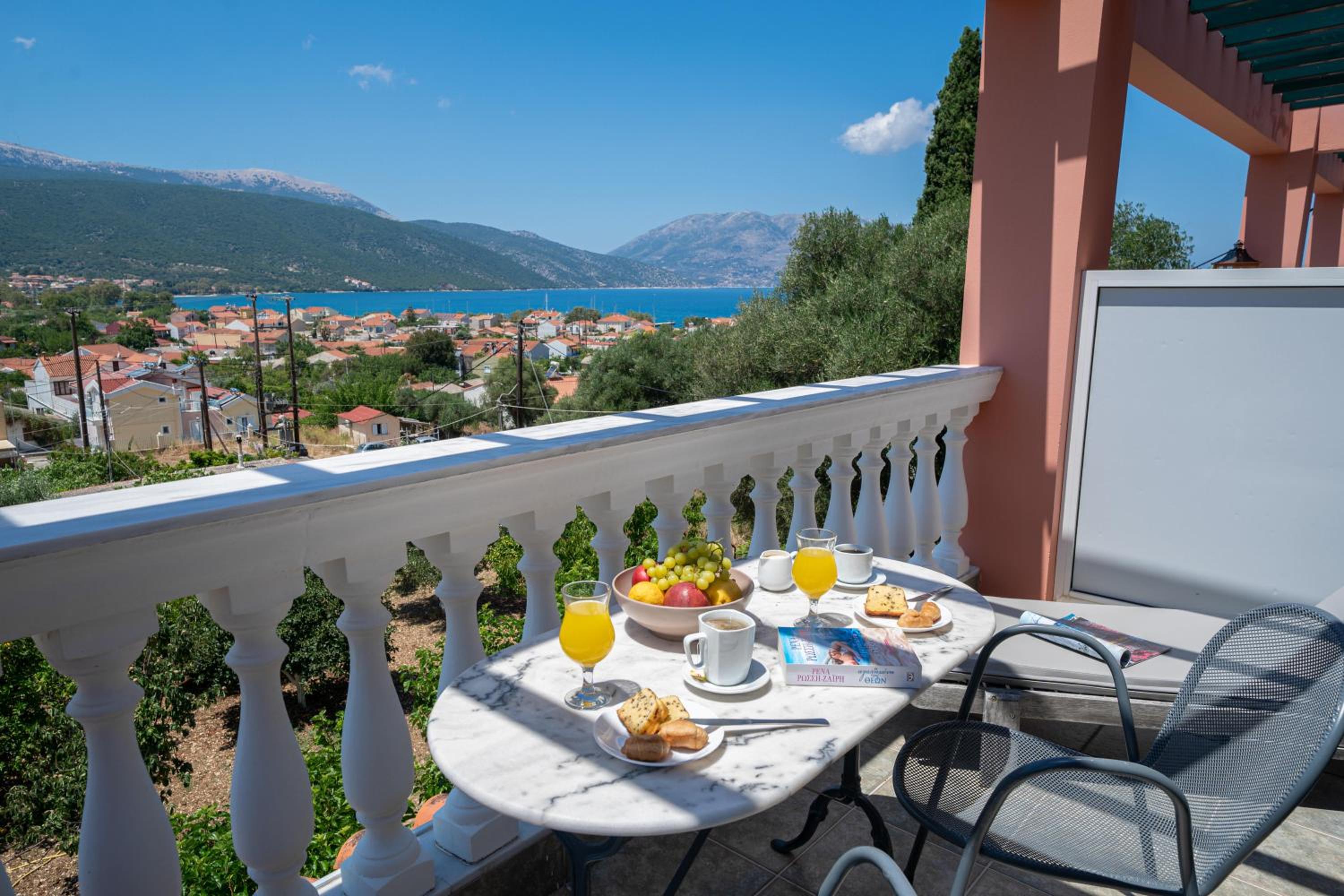 Pavlatos Apartments & Studios view 3