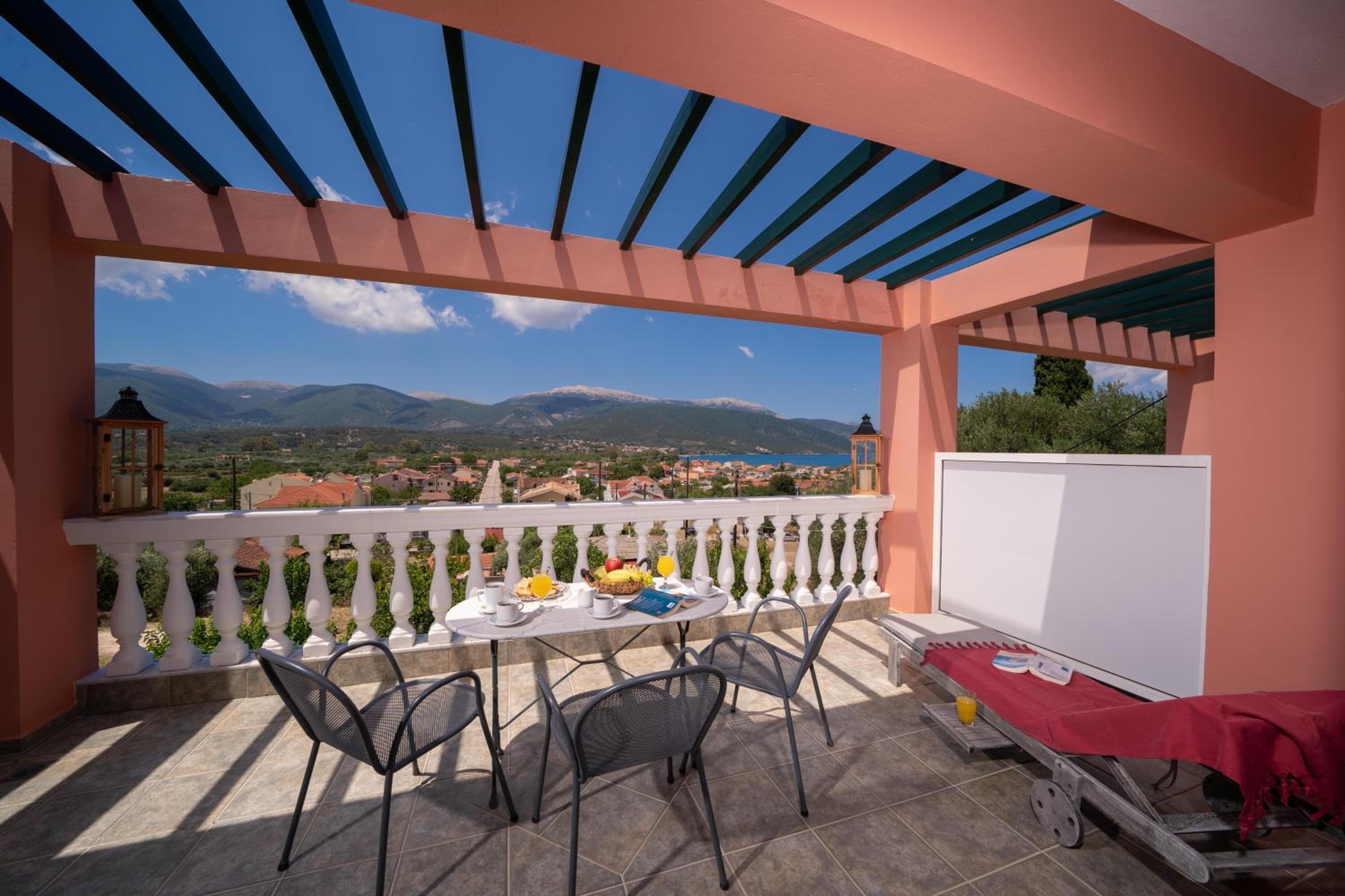 Pavlatos Apartments & Studios view 4