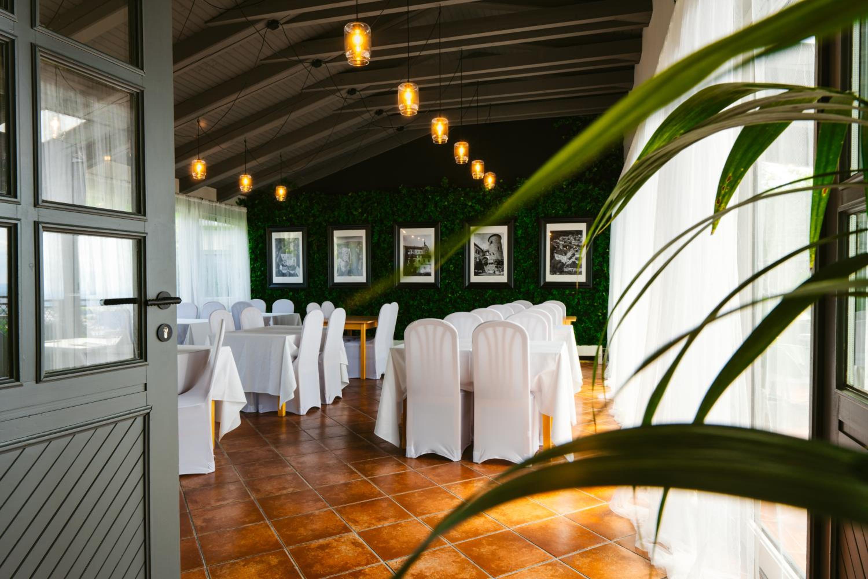 Restaurant & Pension u Hradu